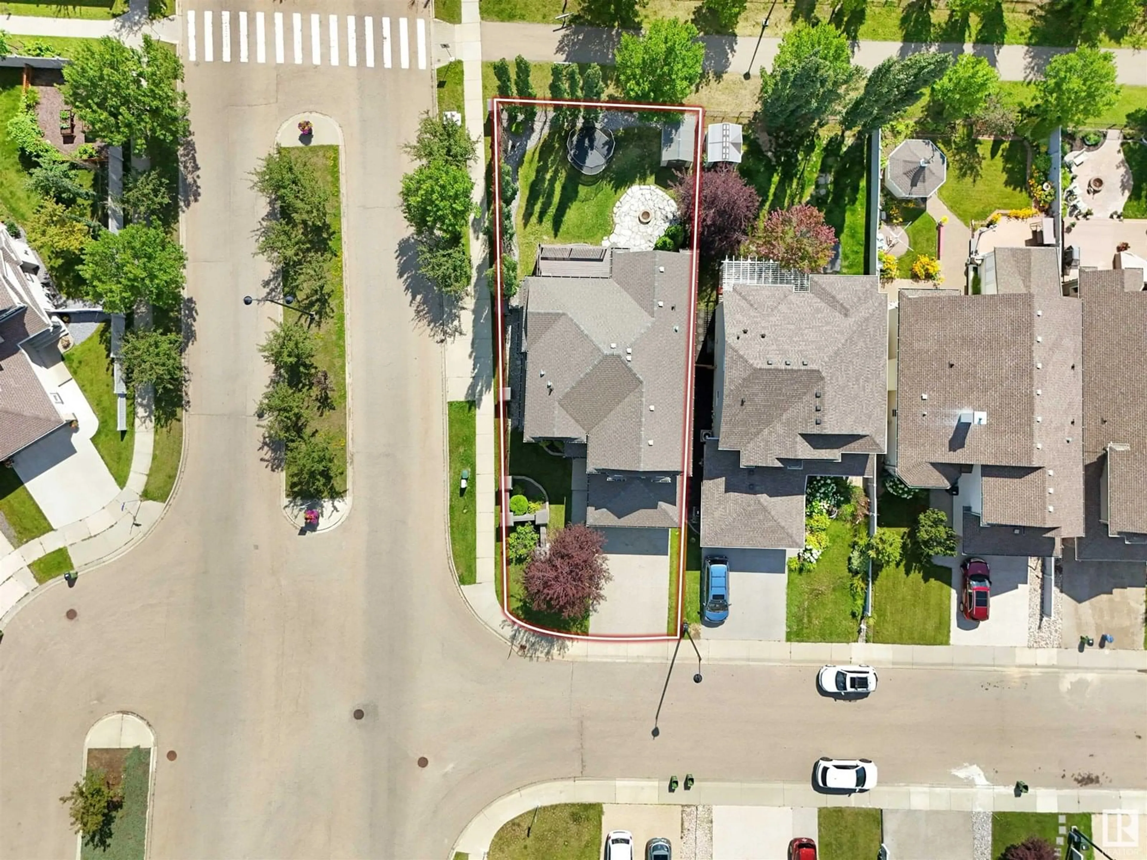 A pic from outside/outdoor area/front of a property/back of a property/a pic from drone, street for 20503 58 AV, Edmonton Alberta T6M2Z5