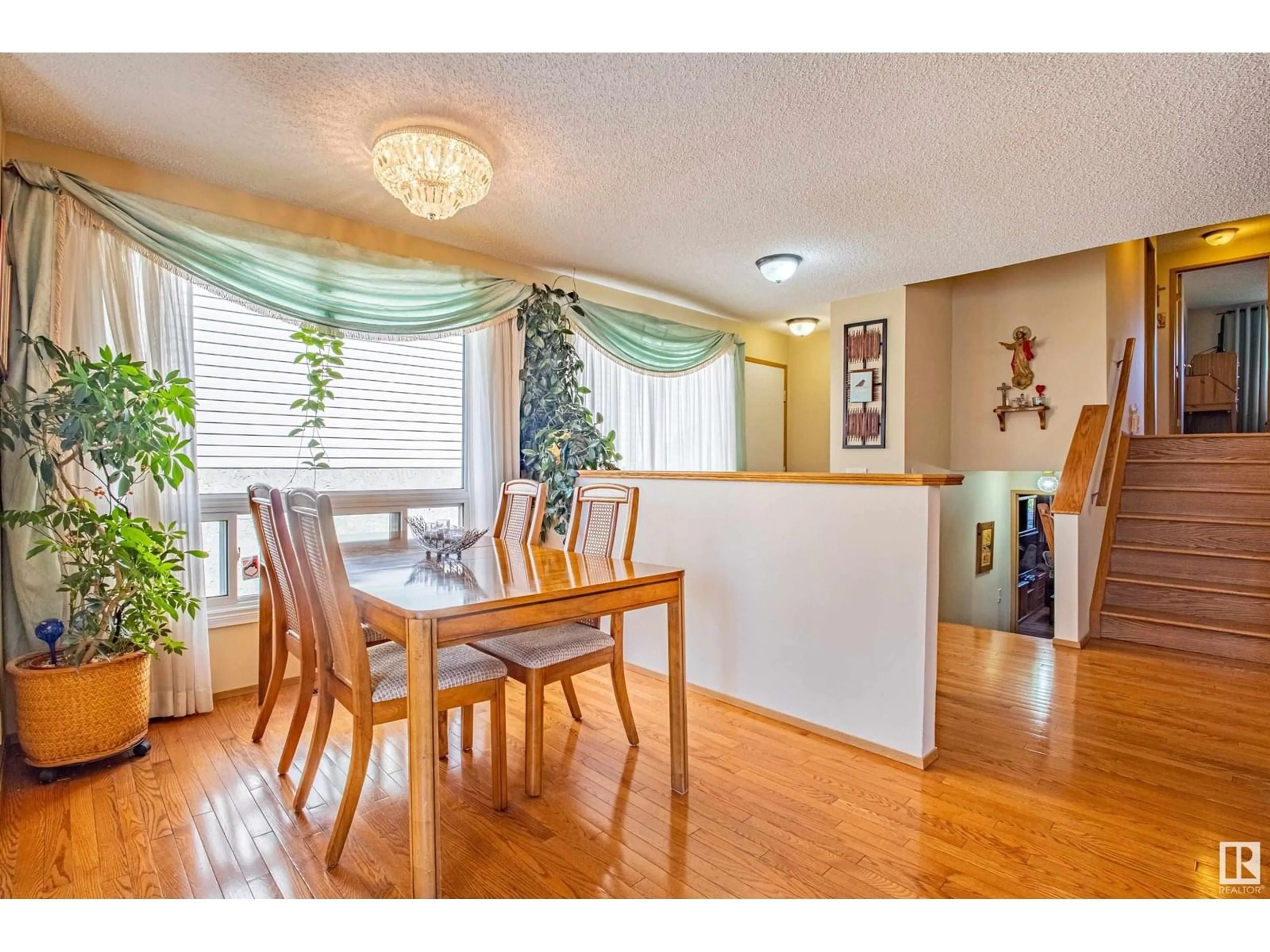 Dining room, wood/laminate floor for 18520 95A AV, Edmonton Alberta T5T4A5