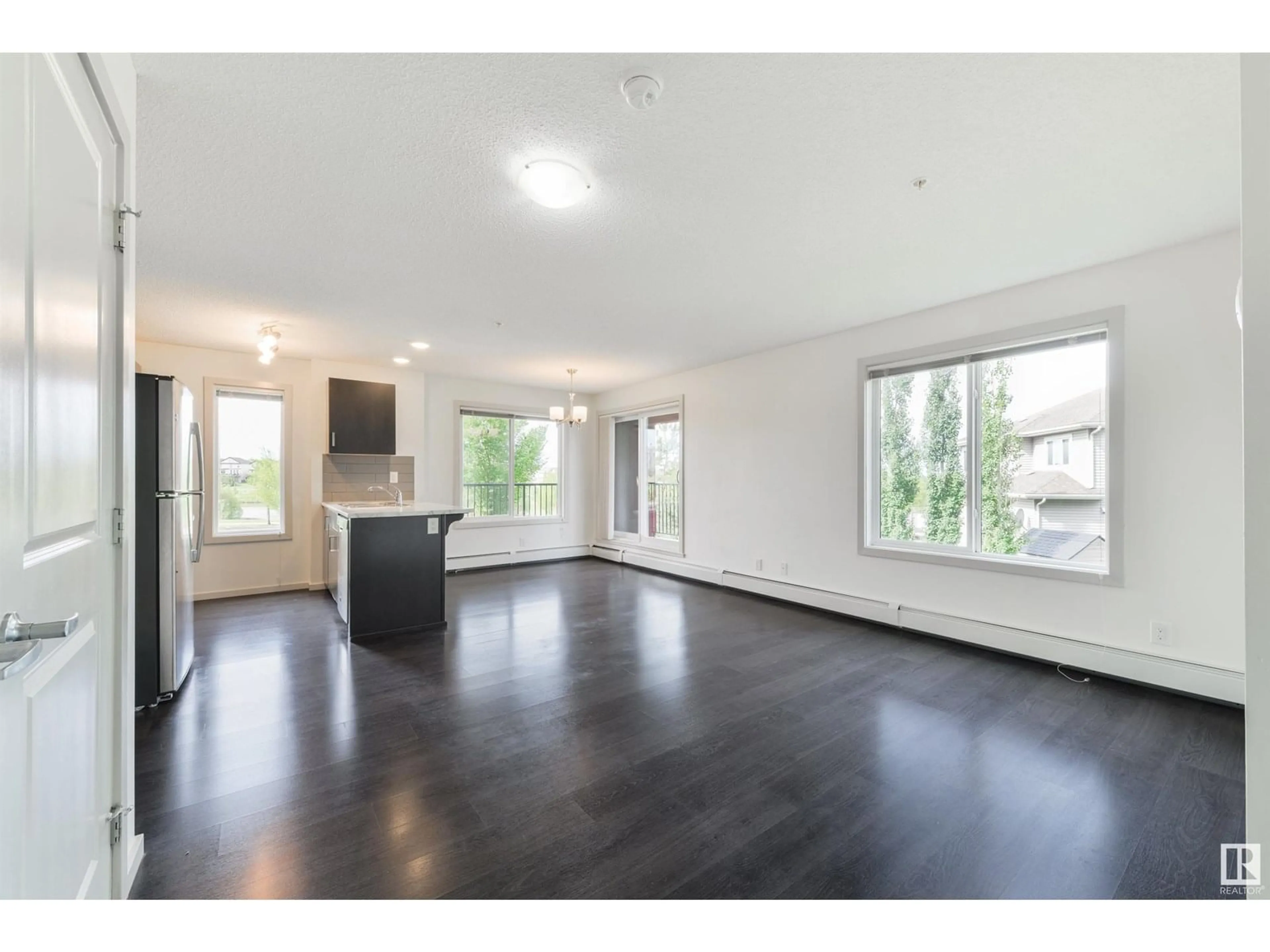 A pic of a room for 202 - 5521 7 AV, Edmonton Alberta T6X2A8