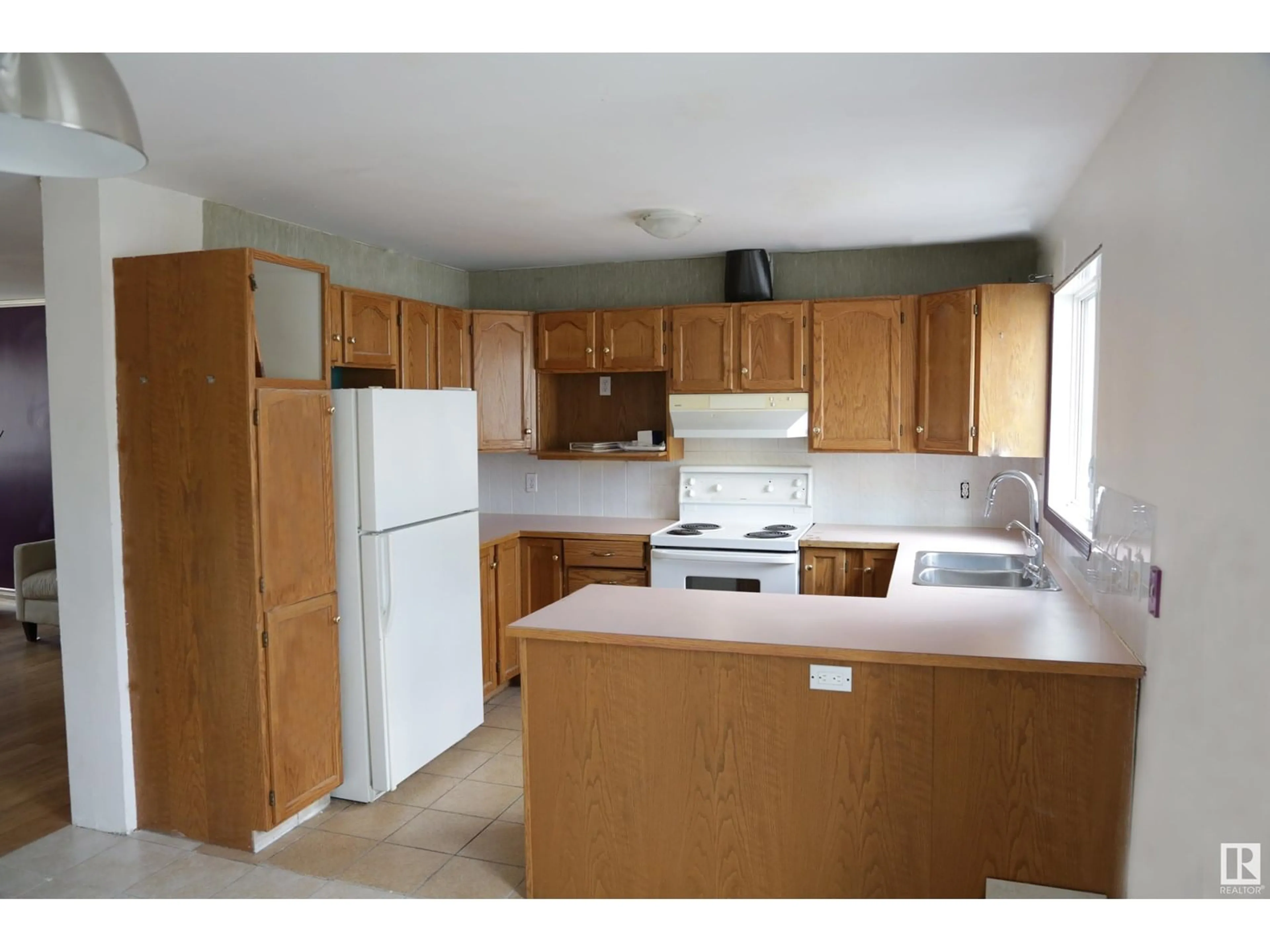 Standard kitchen, unknown for 11642 103 AV, Edmonton Alberta T5H2W6