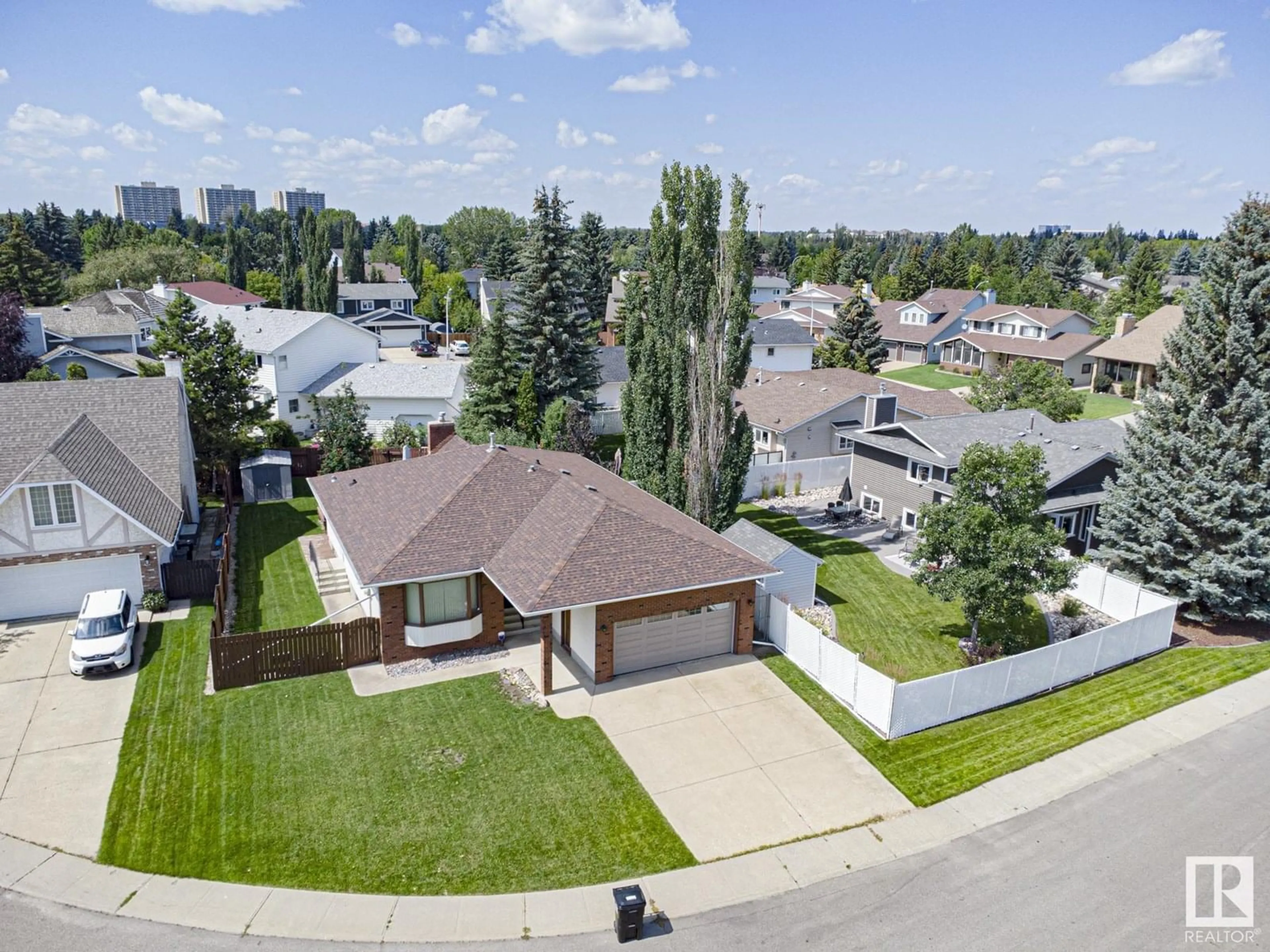 A pic from outside/outdoor area/front of a property/back of a property/a pic from drone, street for 160 WALKER RD, Edmonton Alberta T5T2X1