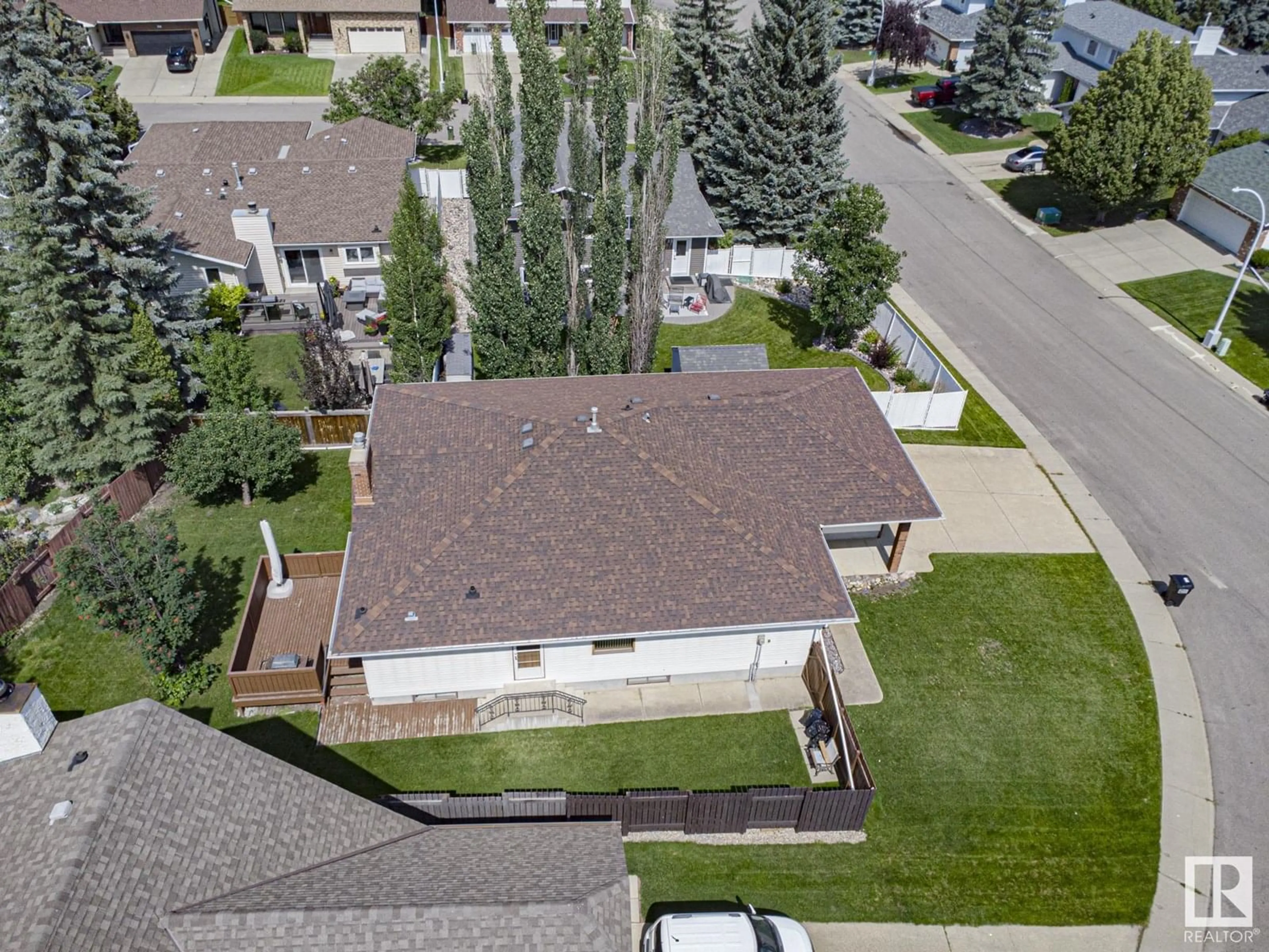 A pic from outside/outdoor area/front of a property/back of a property/a pic from drone, street for 160 WALKER RD, Edmonton Alberta T5T2X1