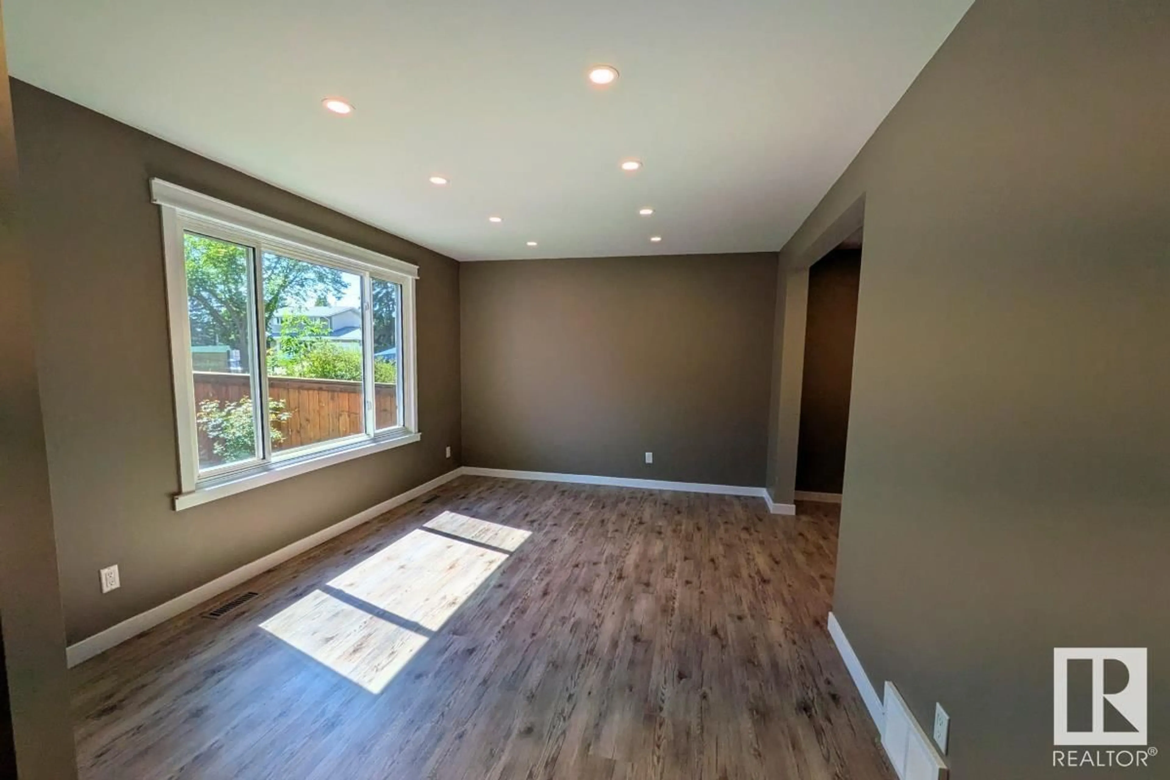 A pic of a room for 245 PRIMROSE GARDENS GD, Edmonton Alberta T5T0R1