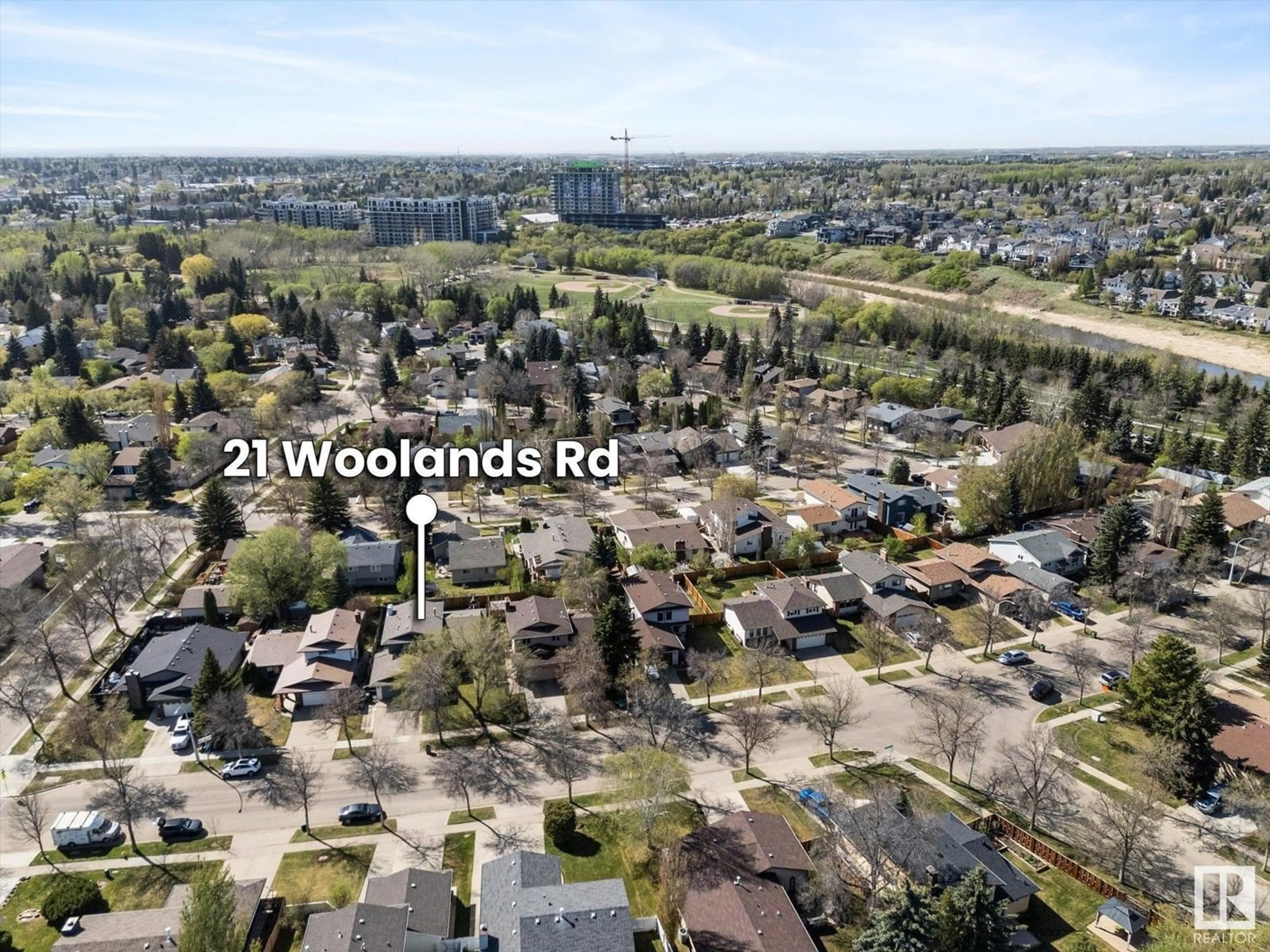 A pic from outside/outdoor area/front of a property/back of a property/a pic from drone, street for 21 WOODLANDS RD, St. Albert Alberta T8N3L8