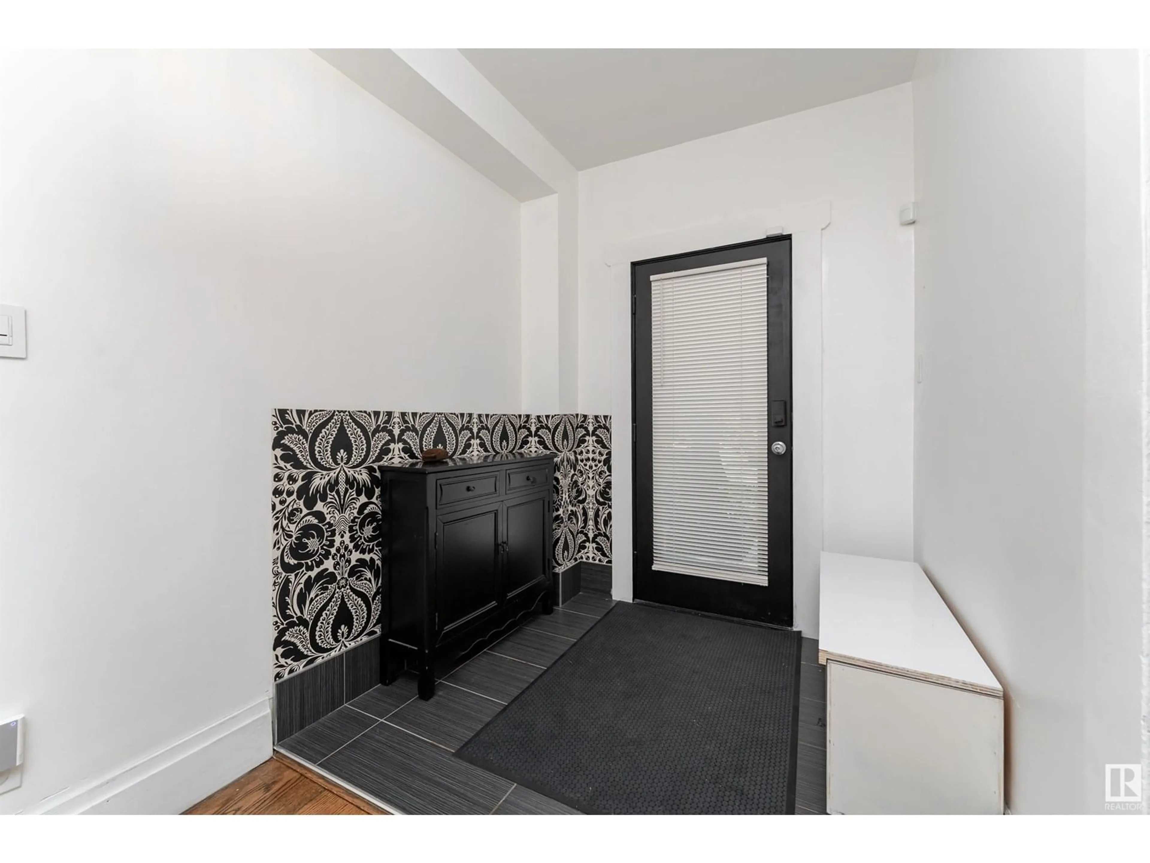 Unknown for NW - 10523 127 ST, Edmonton Alberta T5N1V8