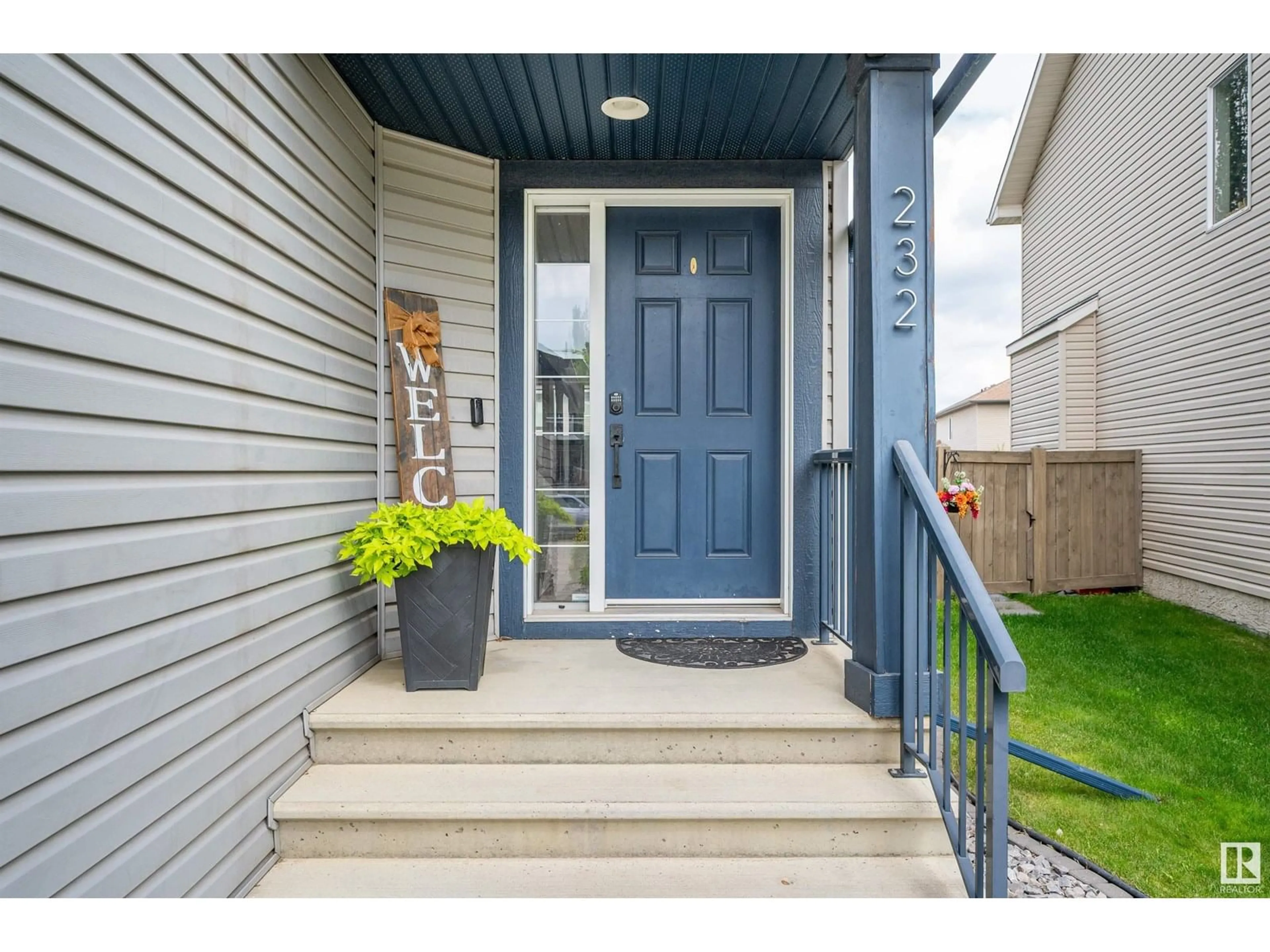 Indoor entryway for 232 HARVEST RIDGE DR, Spruce Grove Alberta T7X0E9