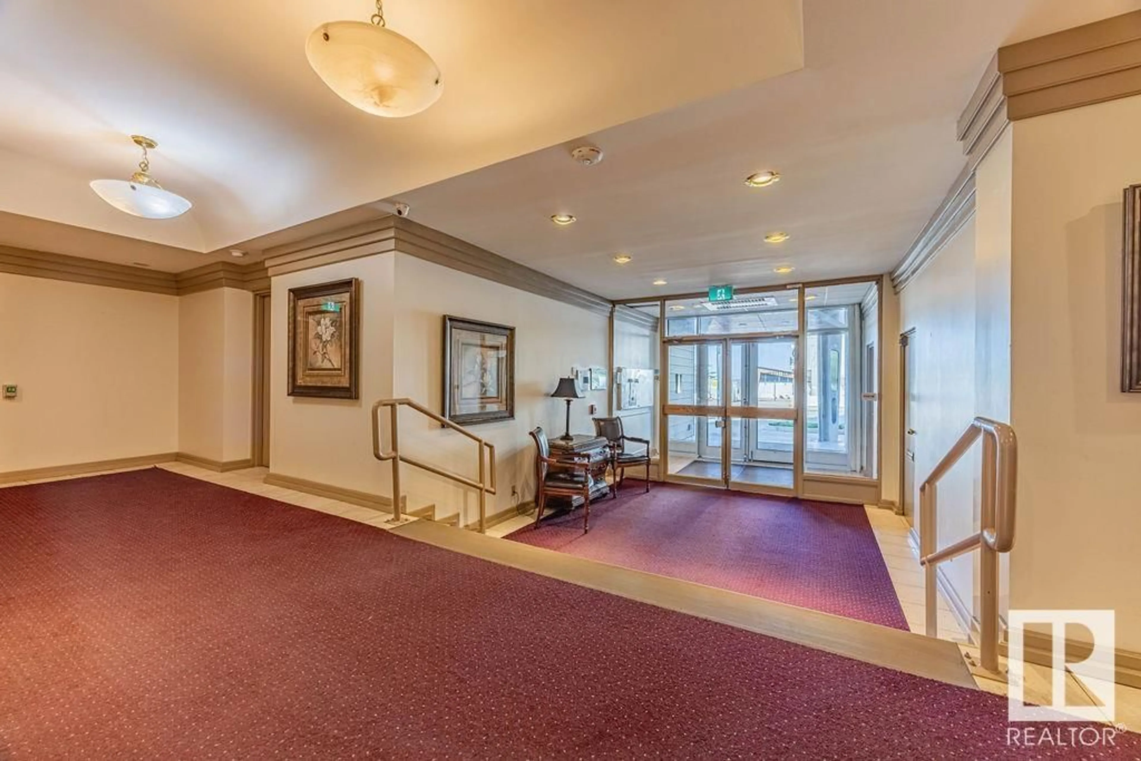 Indoor foyer for #801 - 9835 113 ST, Edmonton Alberta T5K1N4