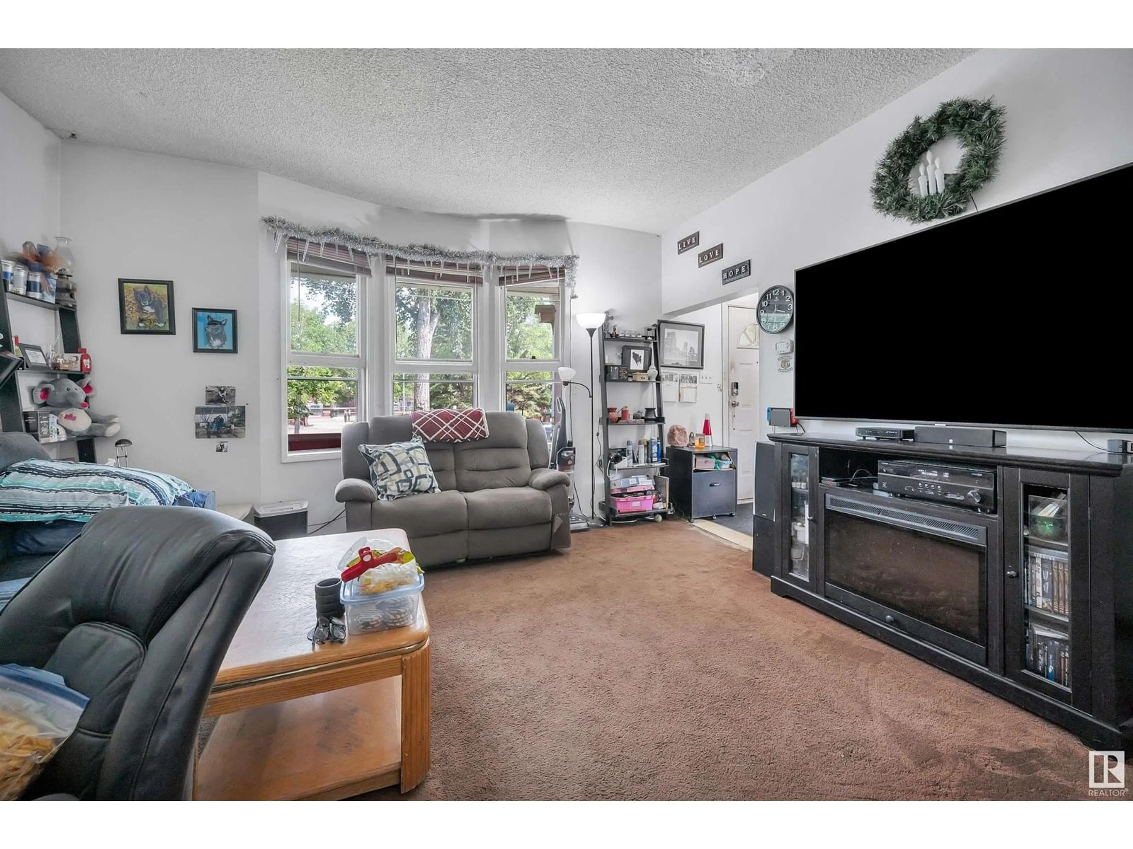 A pic of a room for 12140 105 ST, Edmonton Alberta T5G2N7