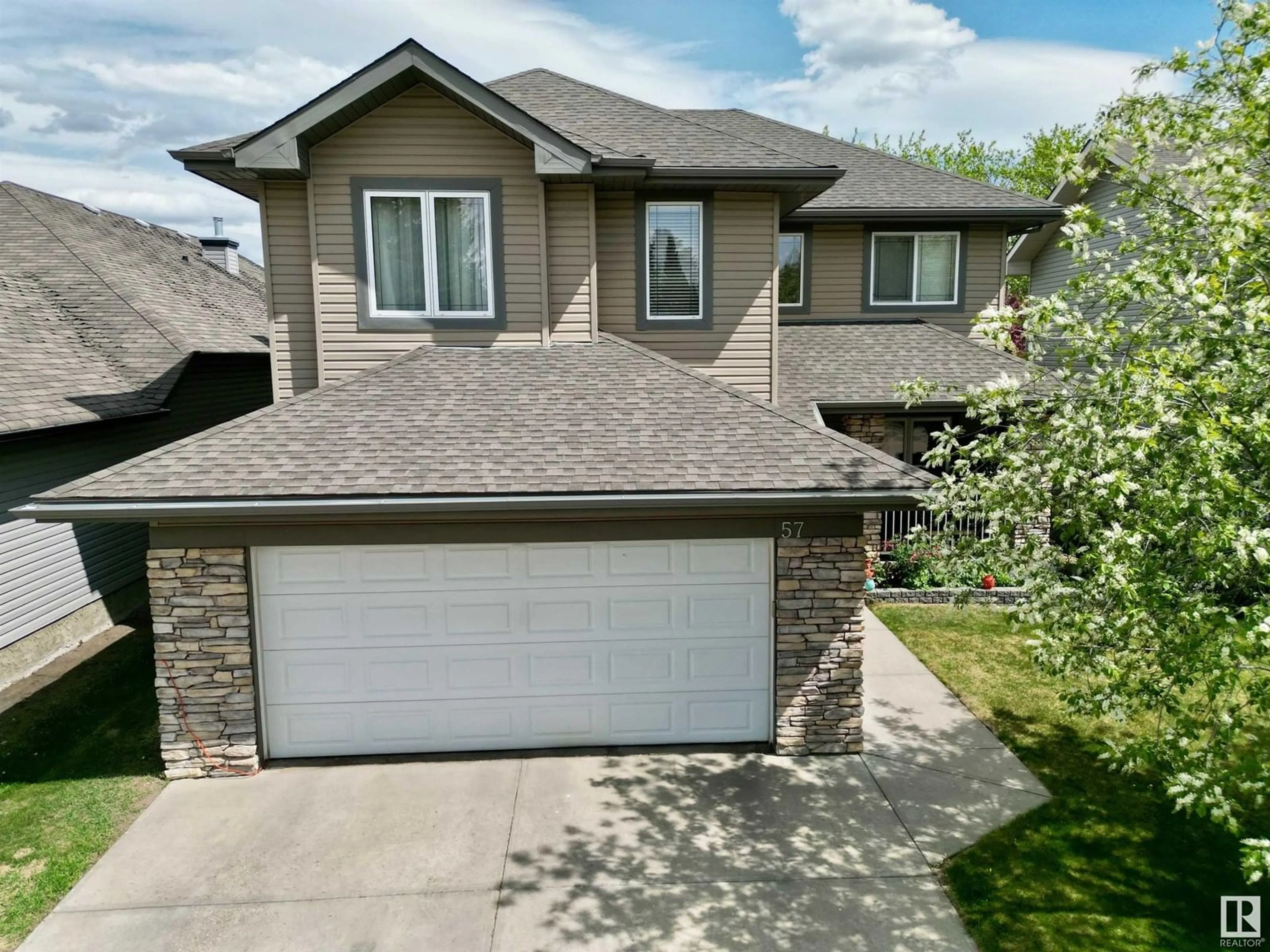 A pic from outside/outdoor area/front of a property/back of a property/a pic from drone, street for 57 HOMESTEAD CRESCENT, Edmonton Alberta T5A2Y1