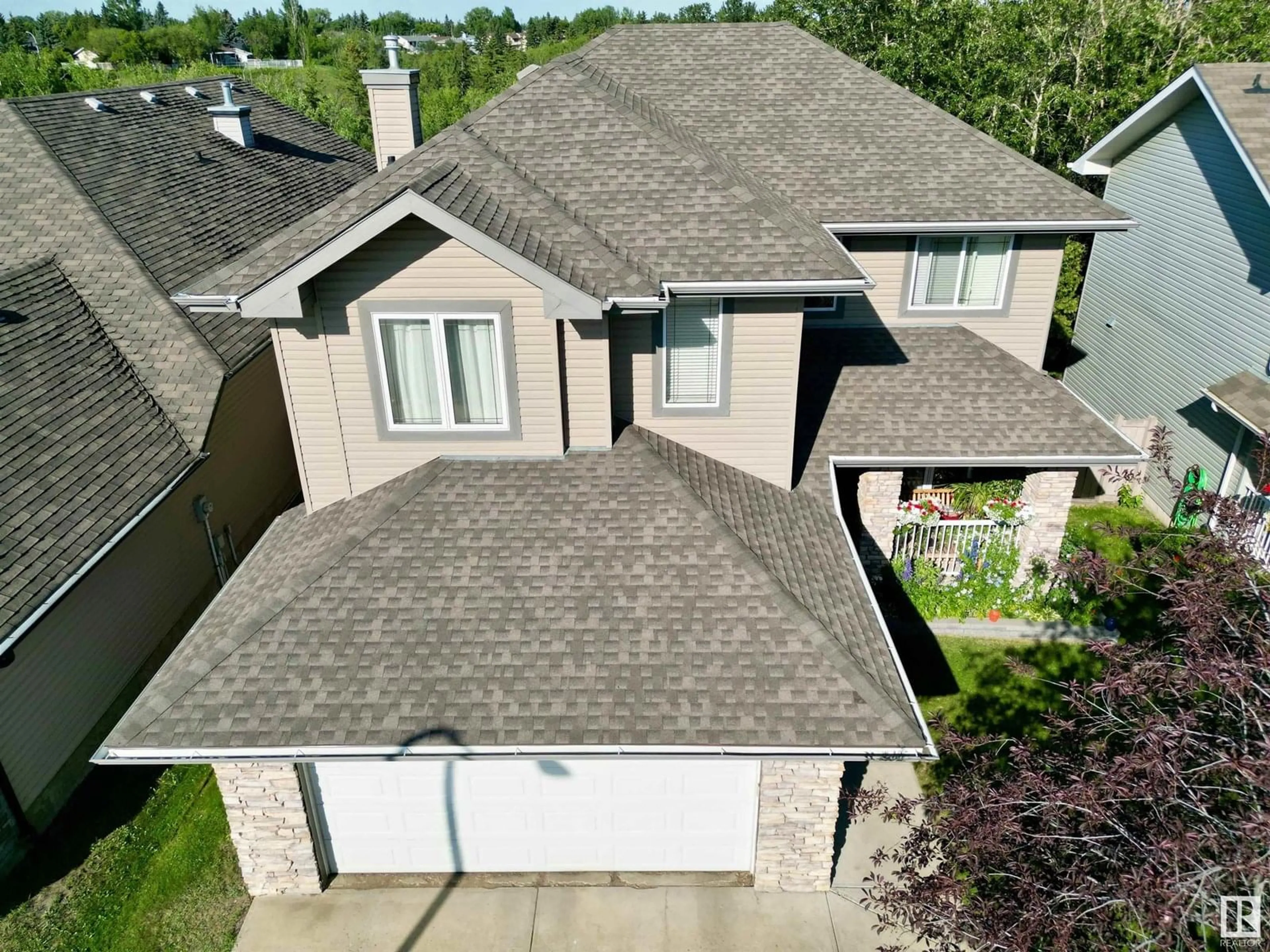 A pic from outside/outdoor area/front of a property/back of a property/a pic from drone, street for 57 HOMESTEAD CRESCENT, Edmonton Alberta T5A2Y1