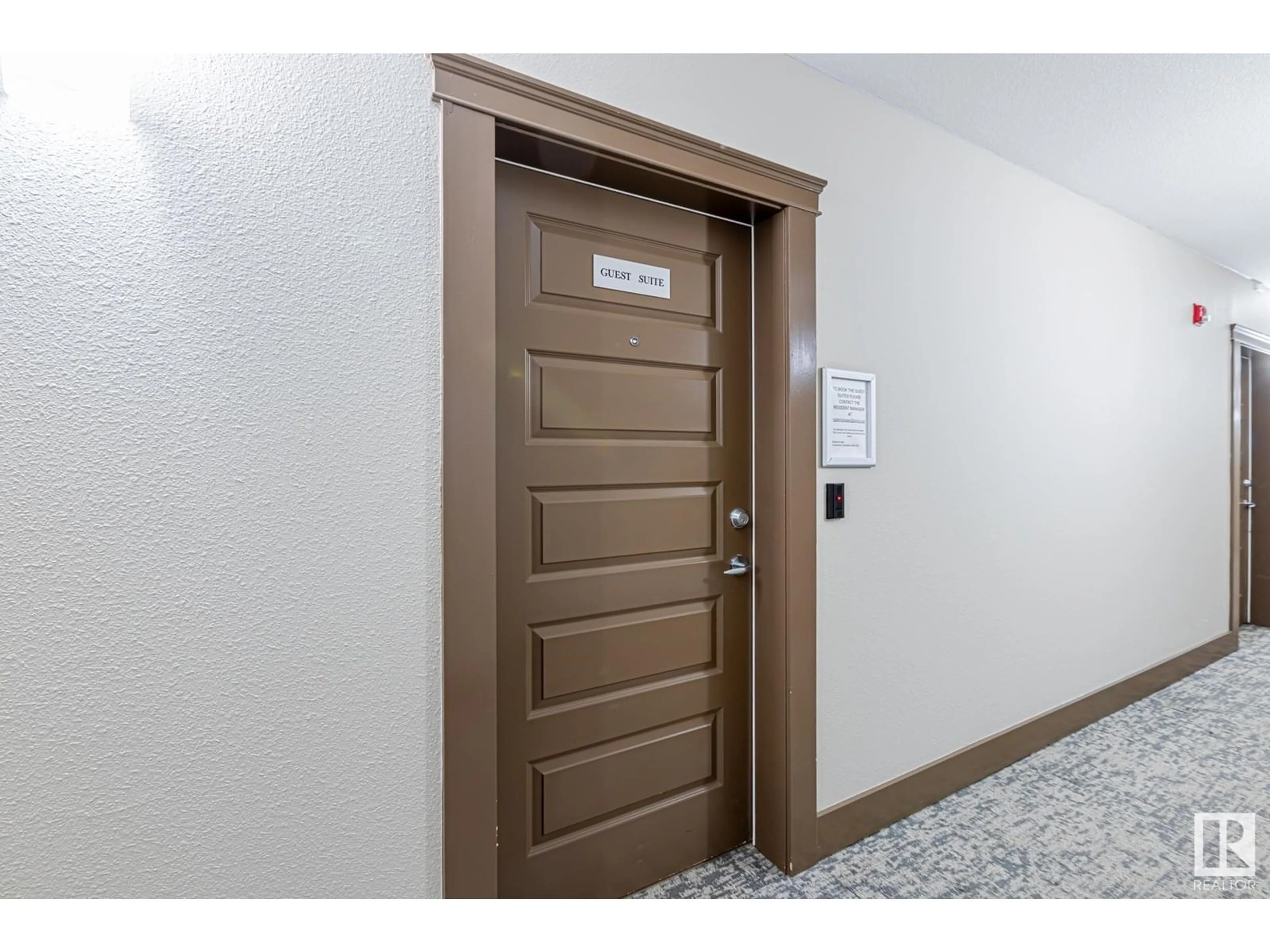 Indoor foyer for 313 - 11615 ELLERSLIE RD SW, Edmonton Alberta T6W0J3