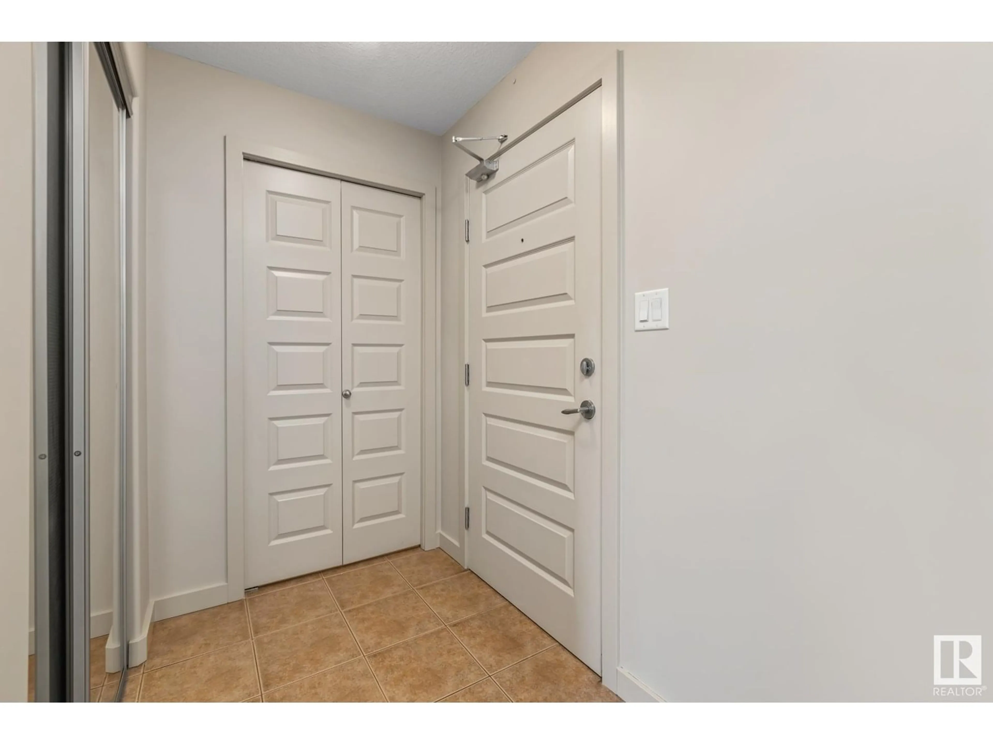 Indoor entryway for 313 - 11615 ELLERSLIE RD SW, Edmonton Alberta T6W0J3