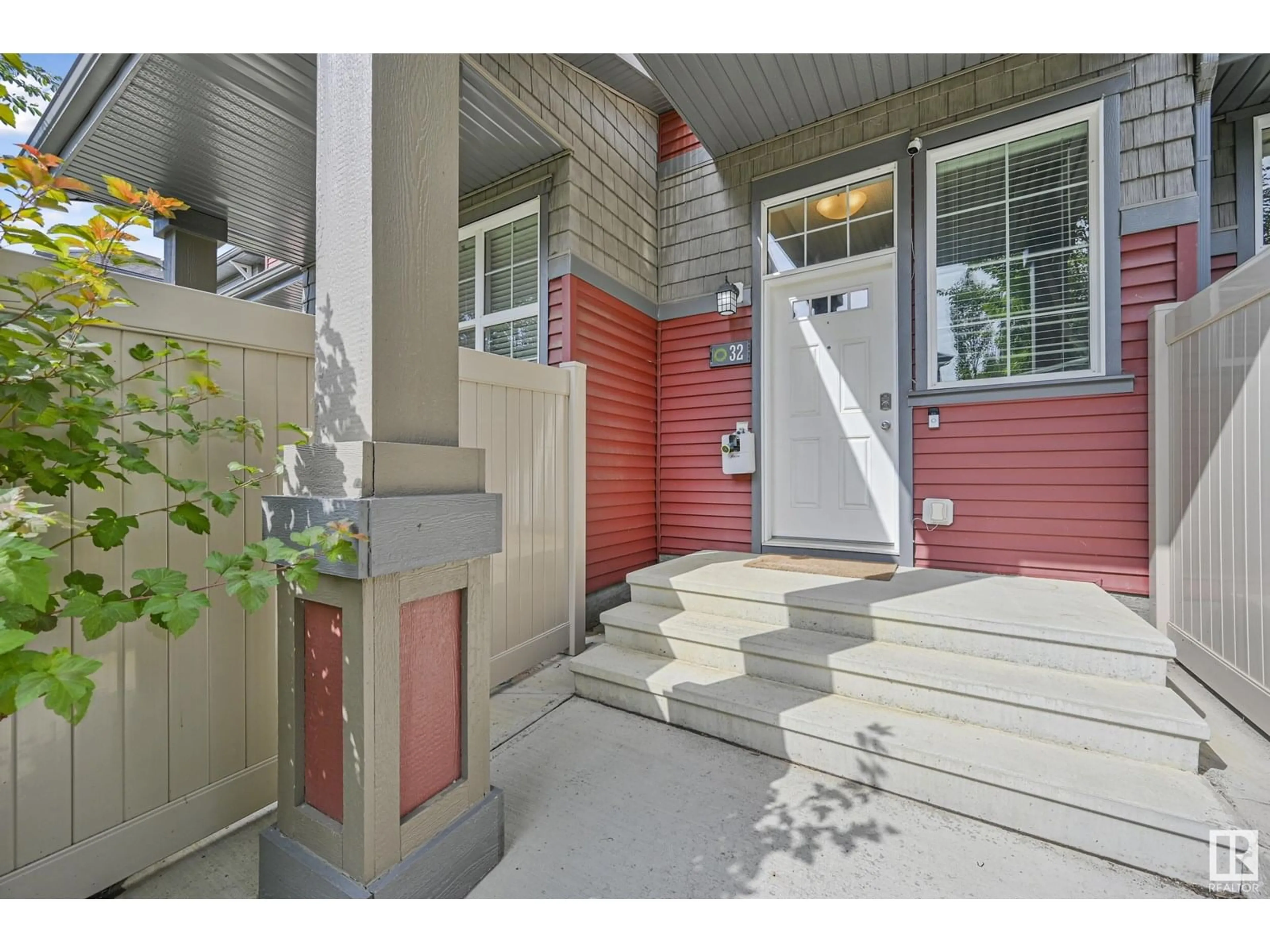 Indoor entryway for #32 - 4029 ORCHARDS DR, Edmonton Alberta T6X1V2