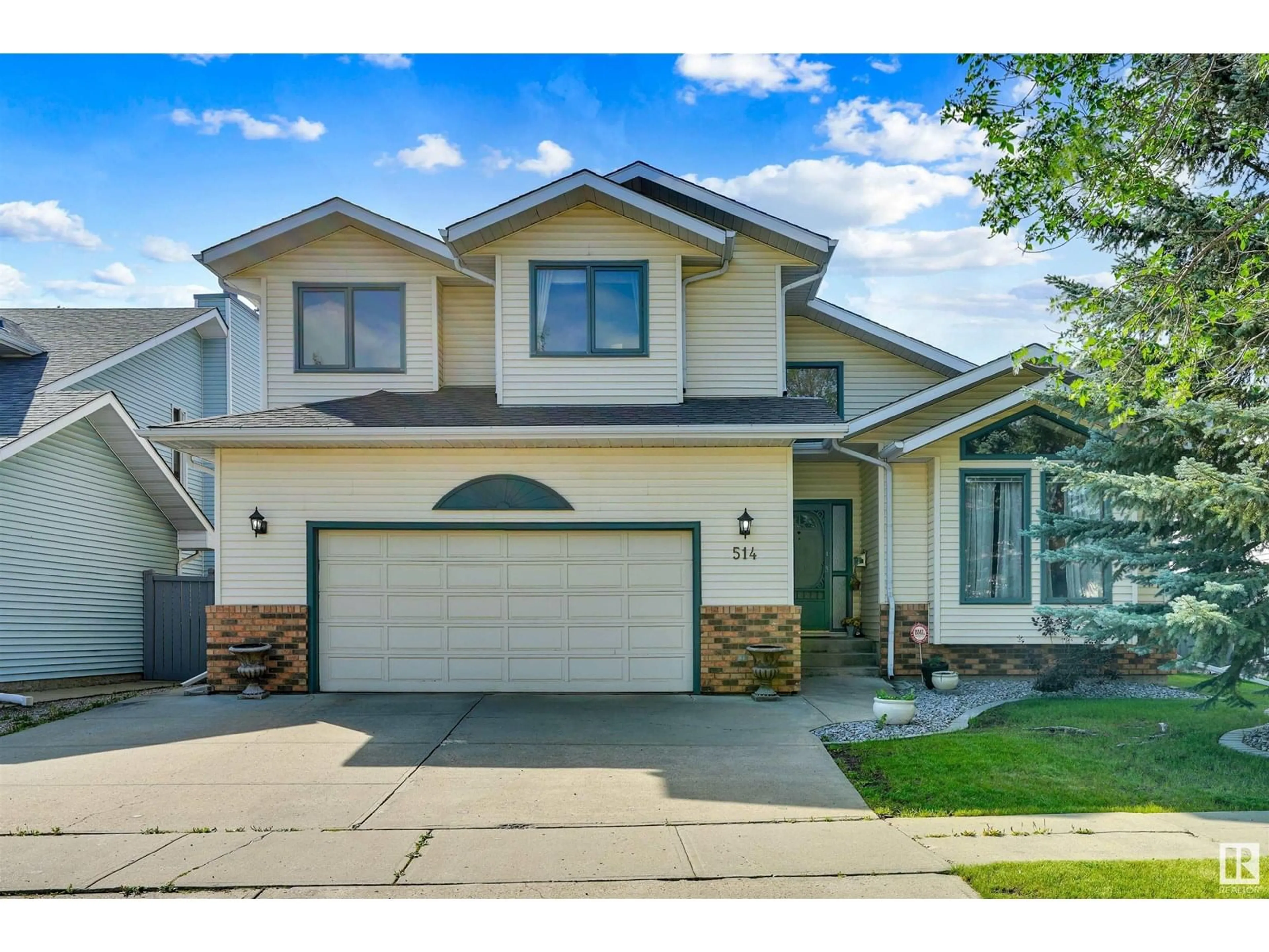 Home with vinyl exterior material, street for NW - 514 BURTON CL, Edmonton Alberta T6R2B2