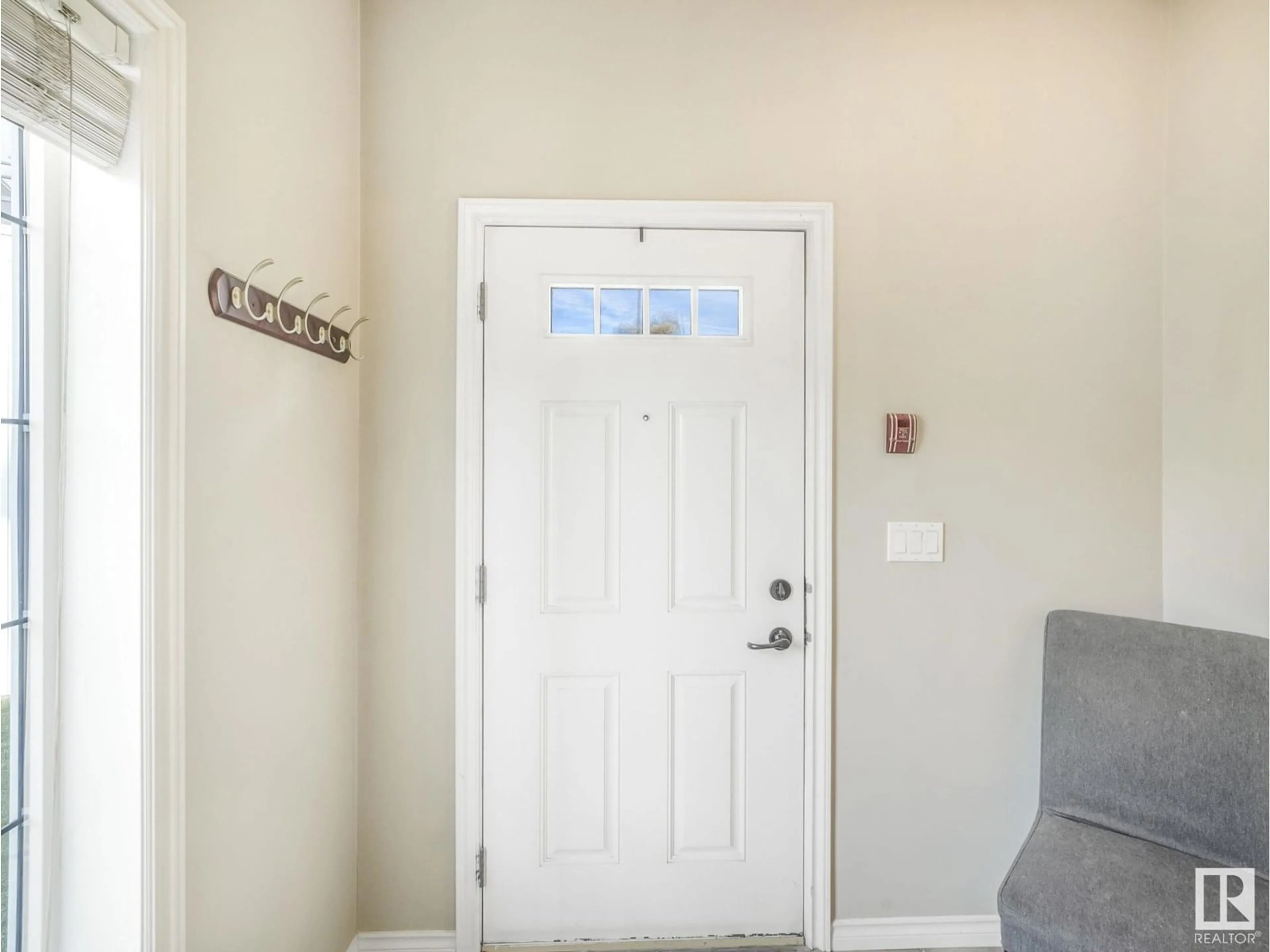 Indoor entryway for 94 - 13825 155 AV NW, Edmonton Alberta T6V0B8
