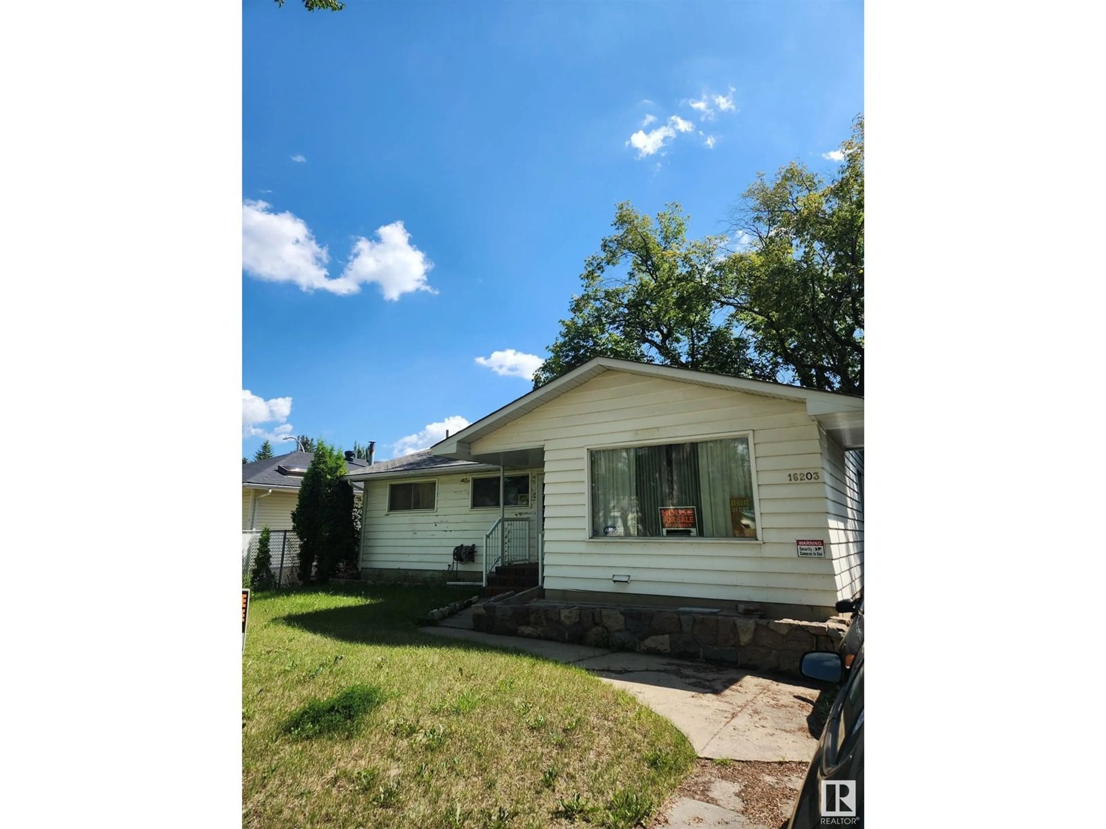 Unknown for 16203 88 AV, Edmonton Alberta T5R4M5