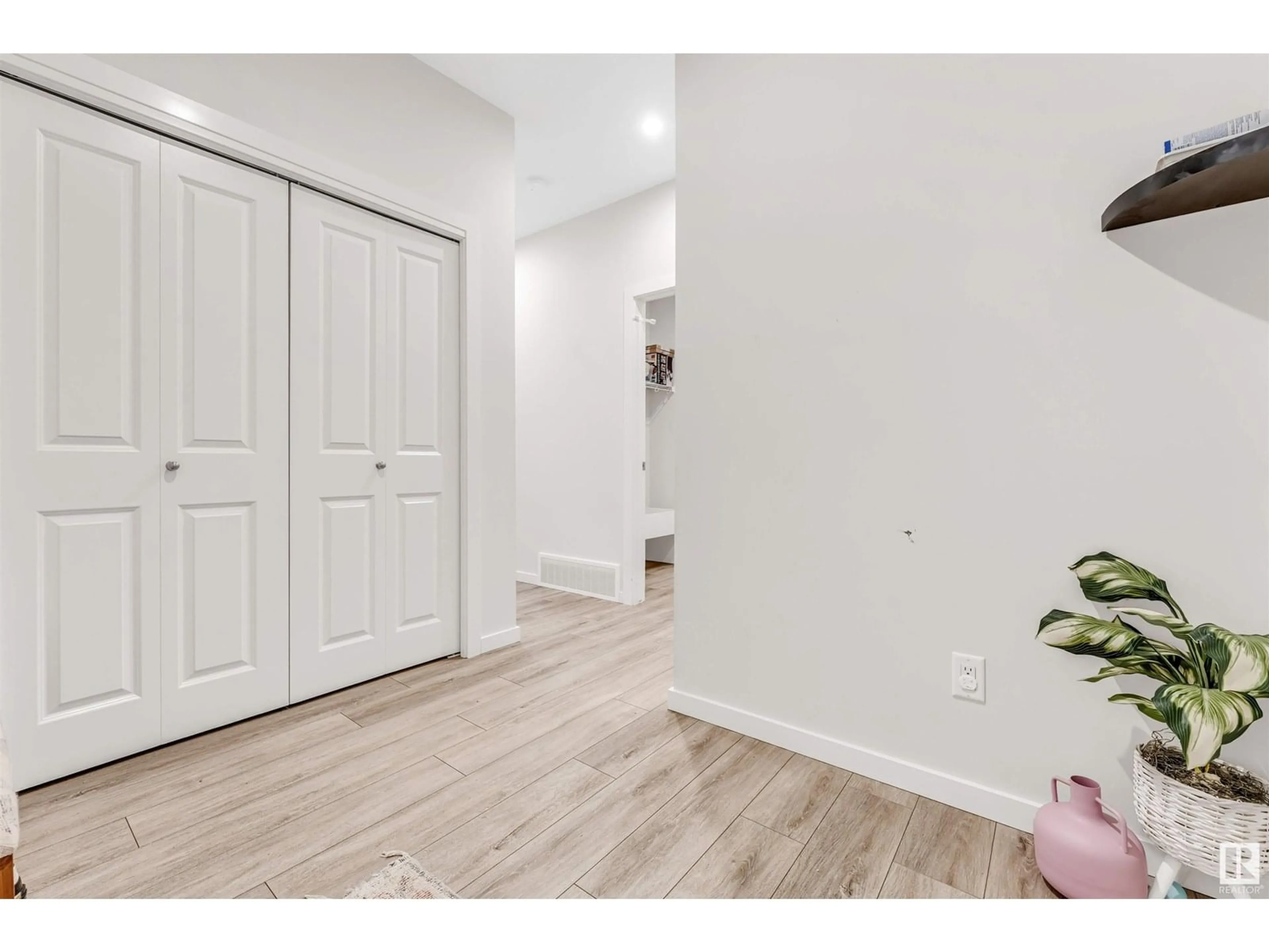 Indoor entryway for 448 ROBERTS CR, Leduc Alberta T9E1N4