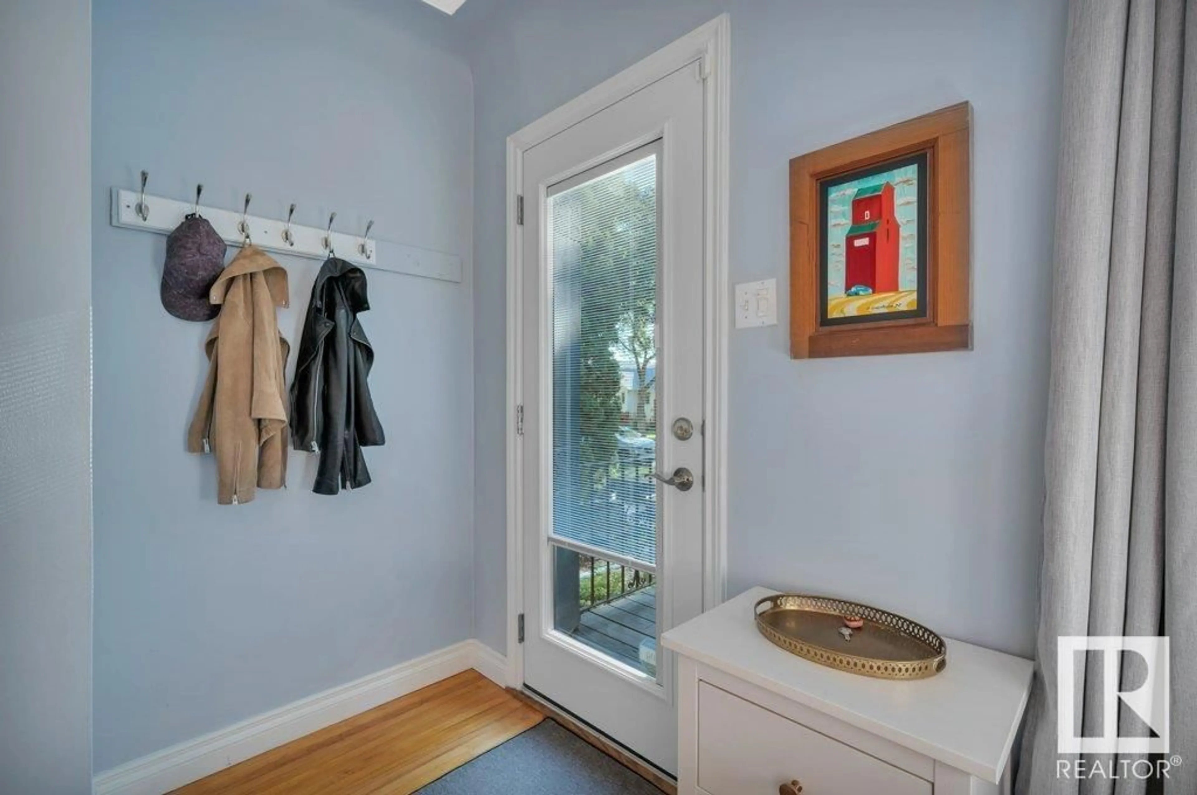Indoor entryway for 9732 96 ST, Edmonton Alberta T6C3Z3