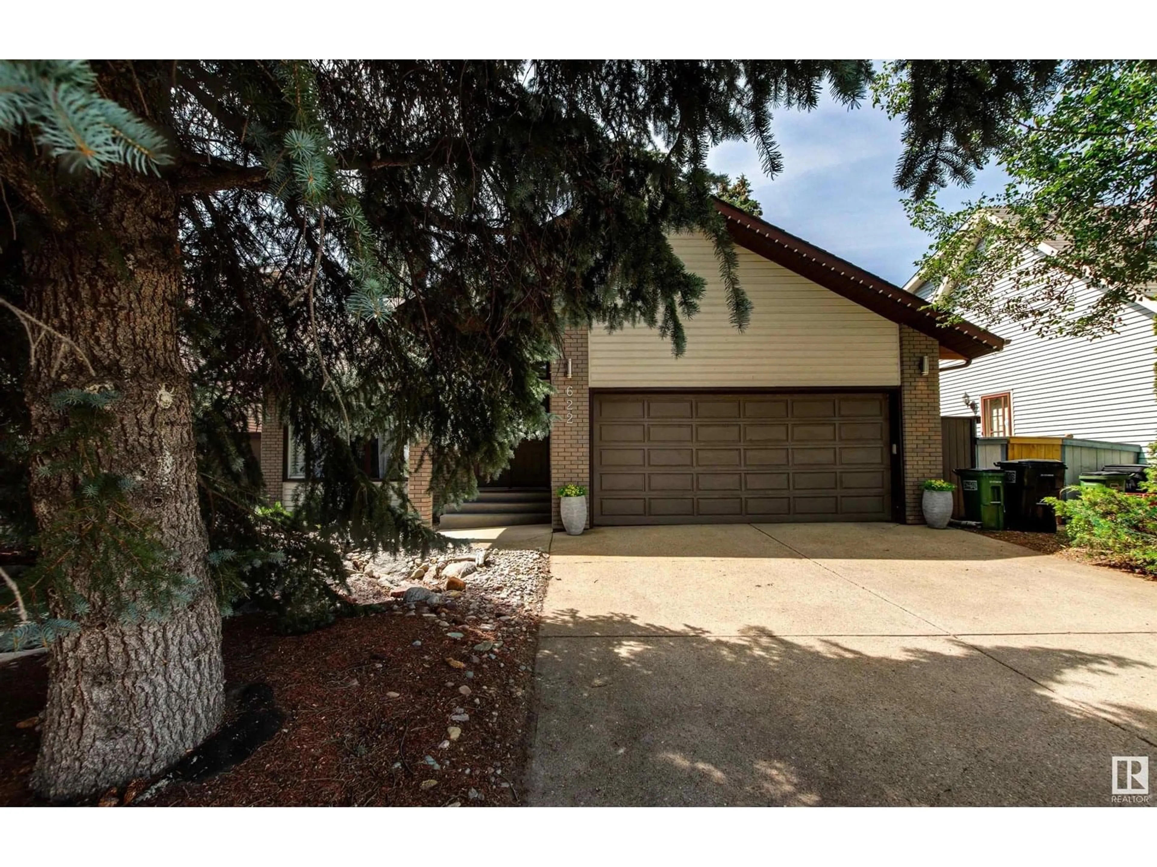 Indoor garage for 622 HENDERSON ST, Edmonton Alberta T6R1S8