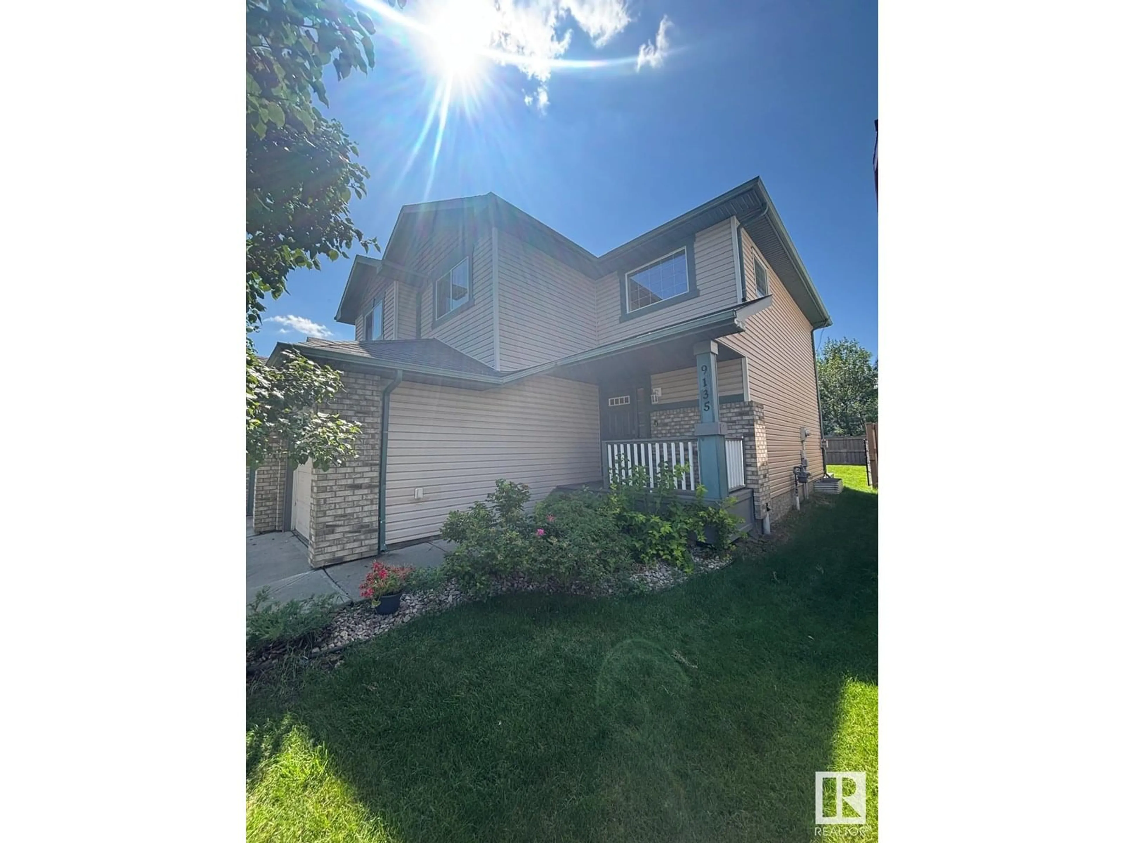 A pic from outside/outdoor area/front of a property/back of a property/a pic from drone, street for 9135 SCOTT CR, Edmonton Alberta T6R0E5