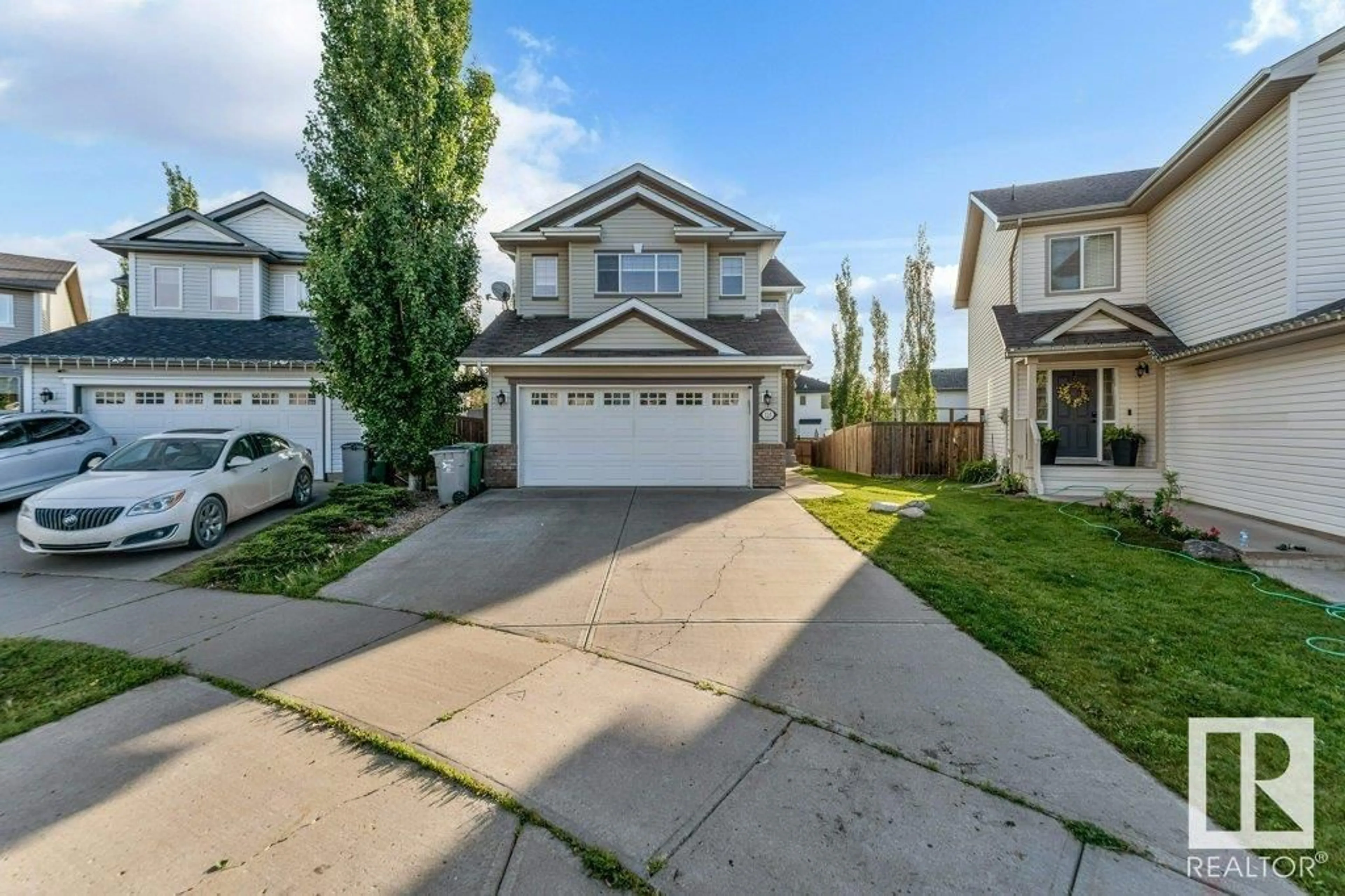 A pic from outside/outdoor area/front of a property/back of a property/a pic from drone, street for 123 CHAMPLAIN PL, Beaumont Alberta T4X1V9