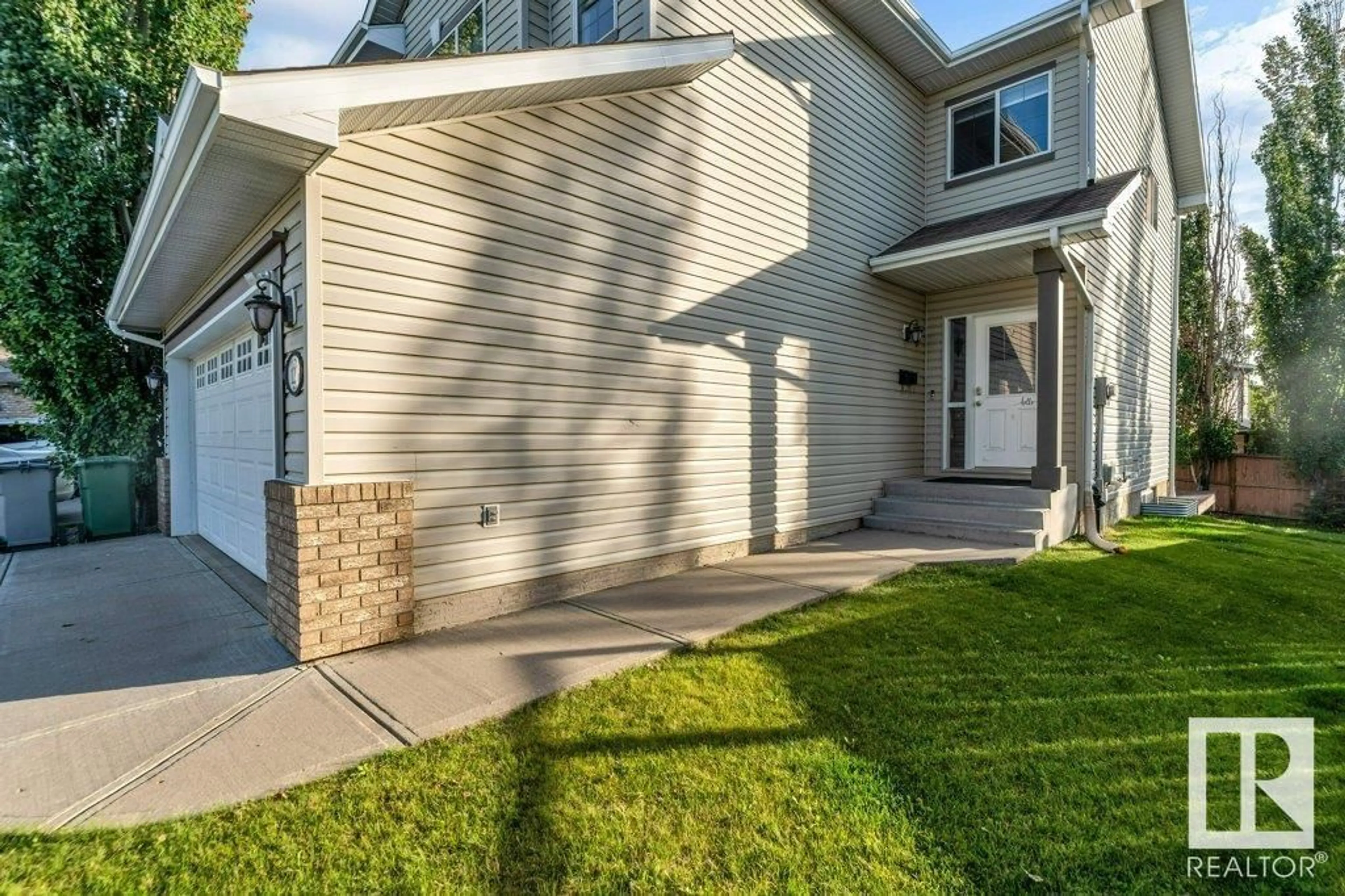 Home with vinyl exterior material, street for 123 CHAMPLAIN PL, Beaumont Alberta T4X1V9