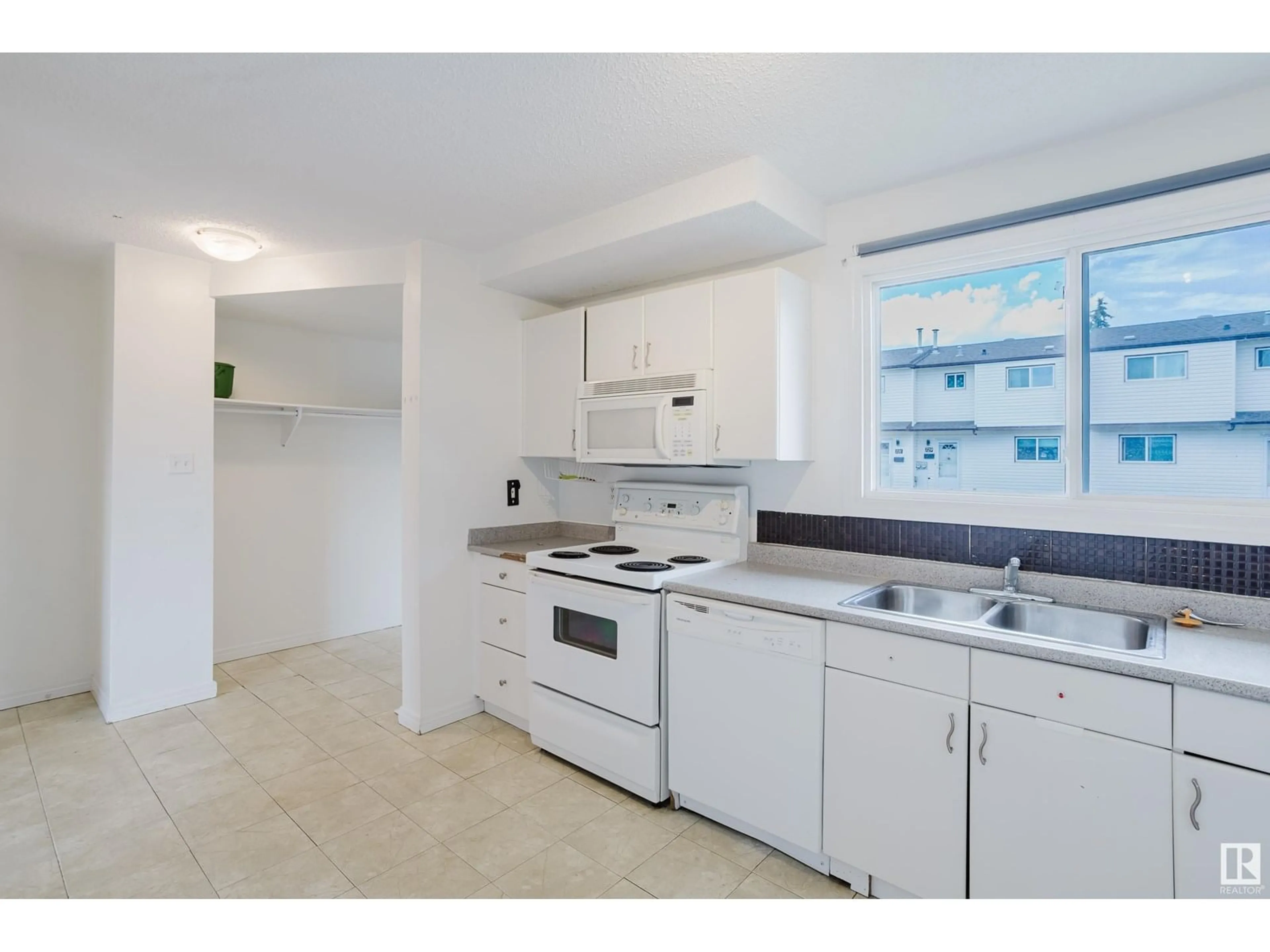 Standard kitchen, ceramic/tile floor for 715 CLAREVIEW RD, Edmonton Alberta T5A3S6