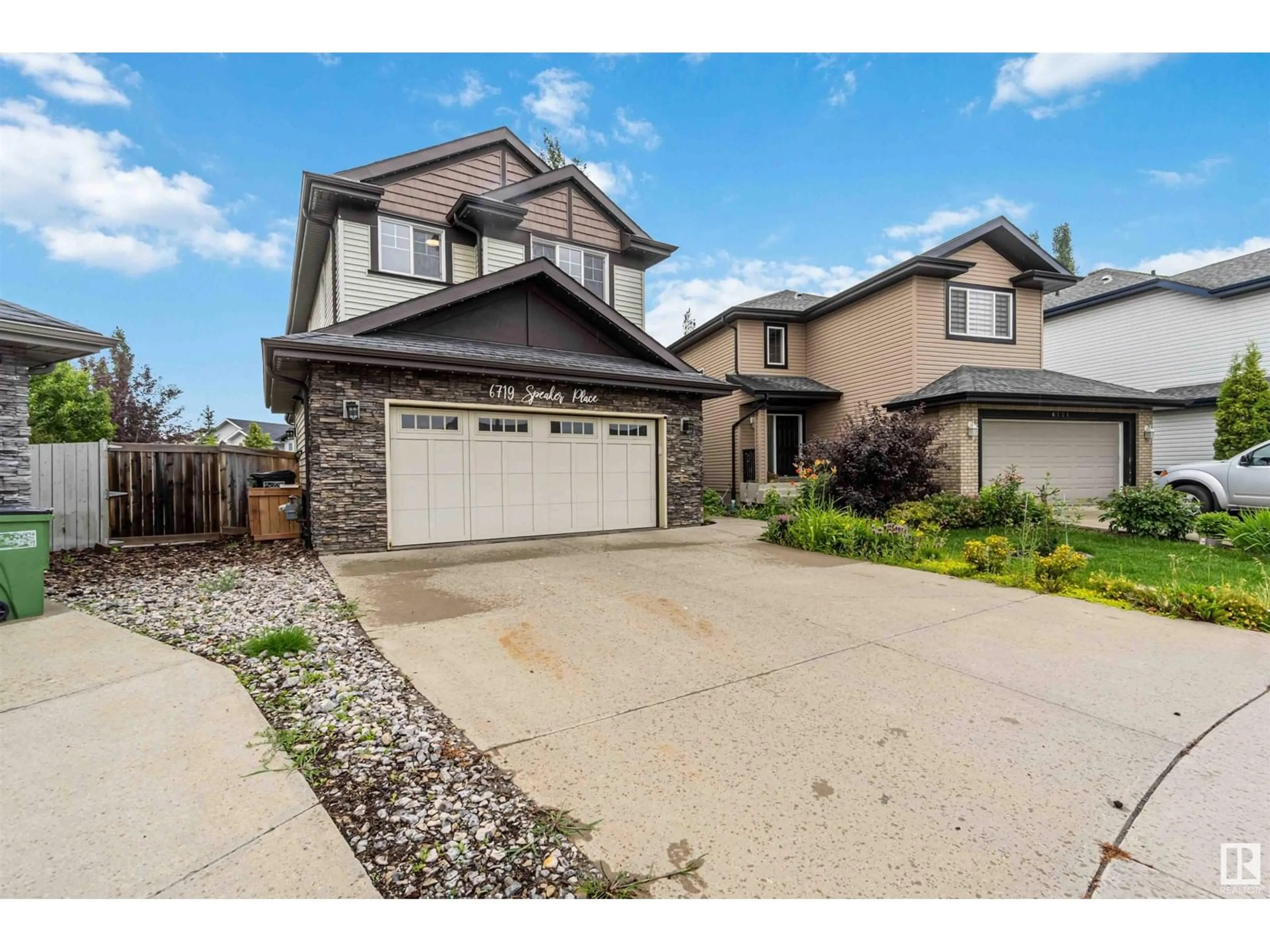 A pic from outside/outdoor area/front of a property/back of a property/a pic from drone, street for 6719 SPEAKER PL, Edmonton Alberta T6R0N9