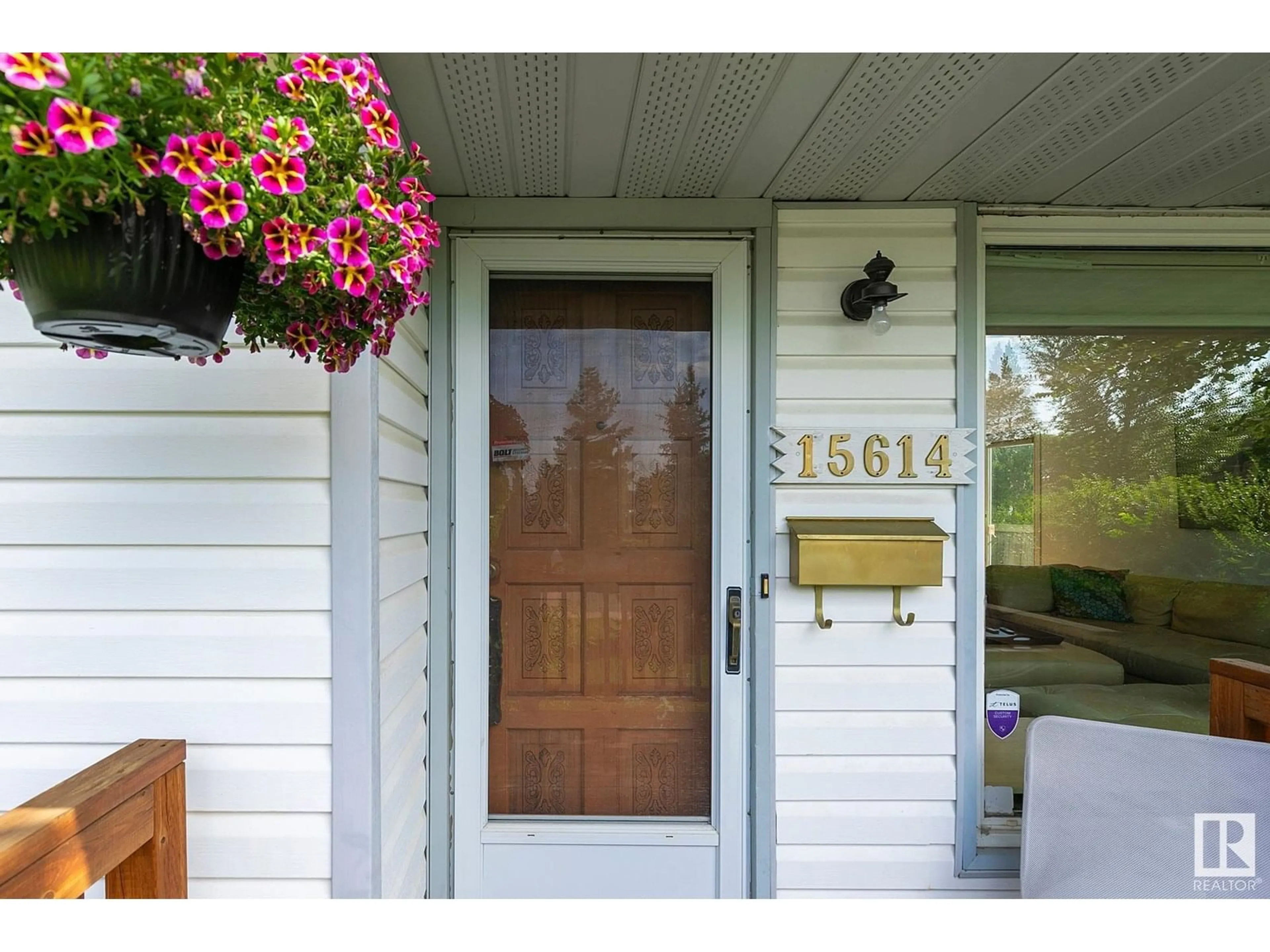 Indoor entryway for 15614 81 AV, Edmonton Alberta T5R3P4