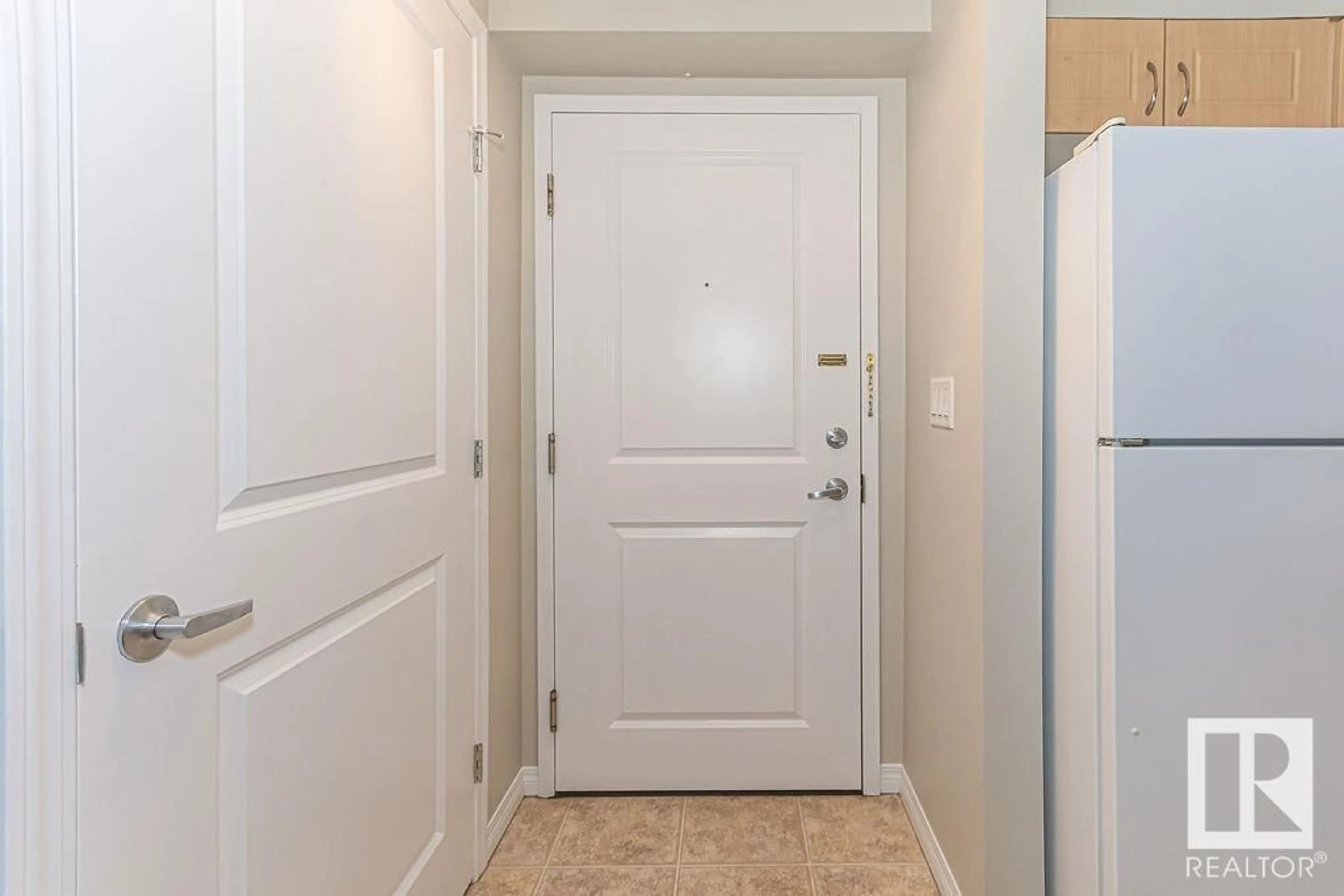 Indoor entryway for #311 - 11453 ELLERSLIE RD, Edmonton Alberta T6W1T3