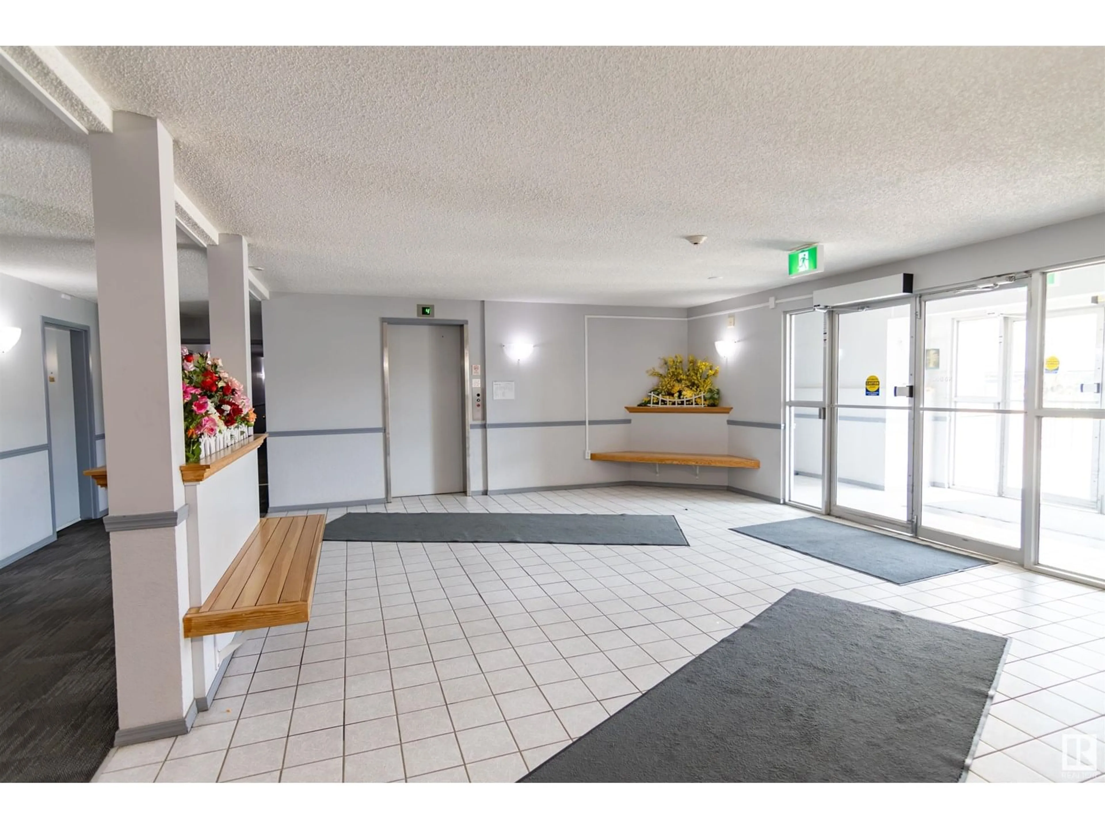 Indoor foyer for 9620 - 236 174 ST, Edmonton Alberta T5T6B9