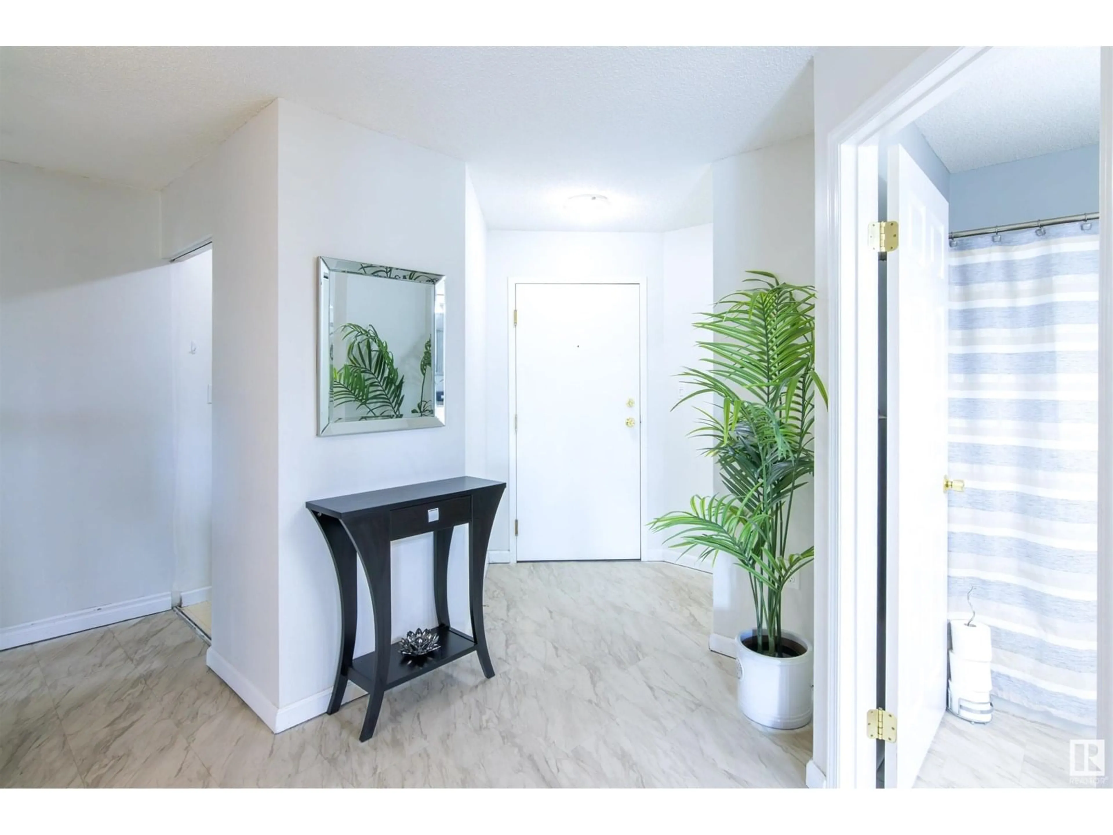 Indoor entryway for 9620 - 236 174 ST, Edmonton Alberta T5T6B9