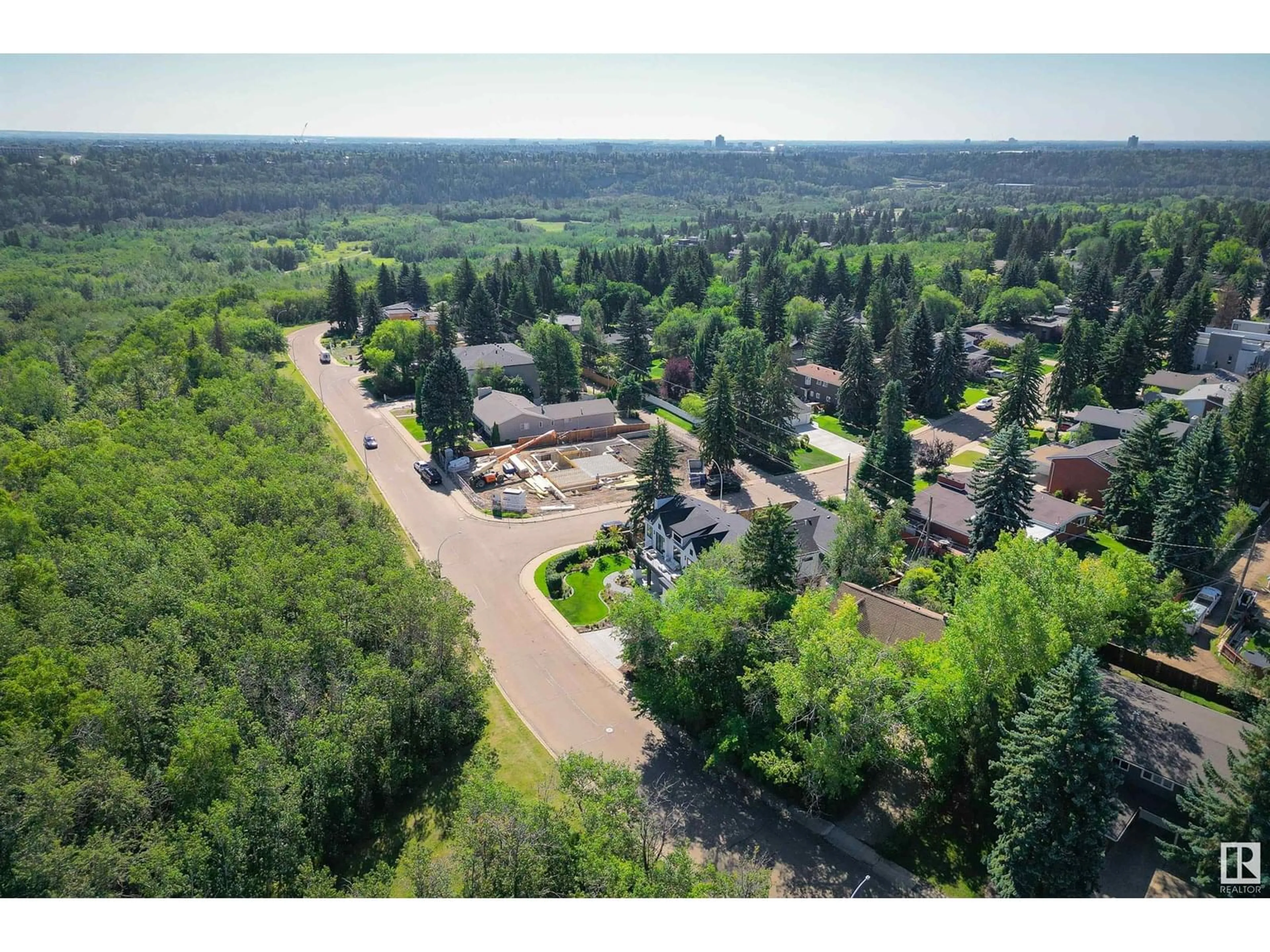 A pic from outside/outdoor area/front of a property/back of a property/a pic from drone, unknown for 50 VALLEYVIEW CR, Edmonton Alberta T5R5J8