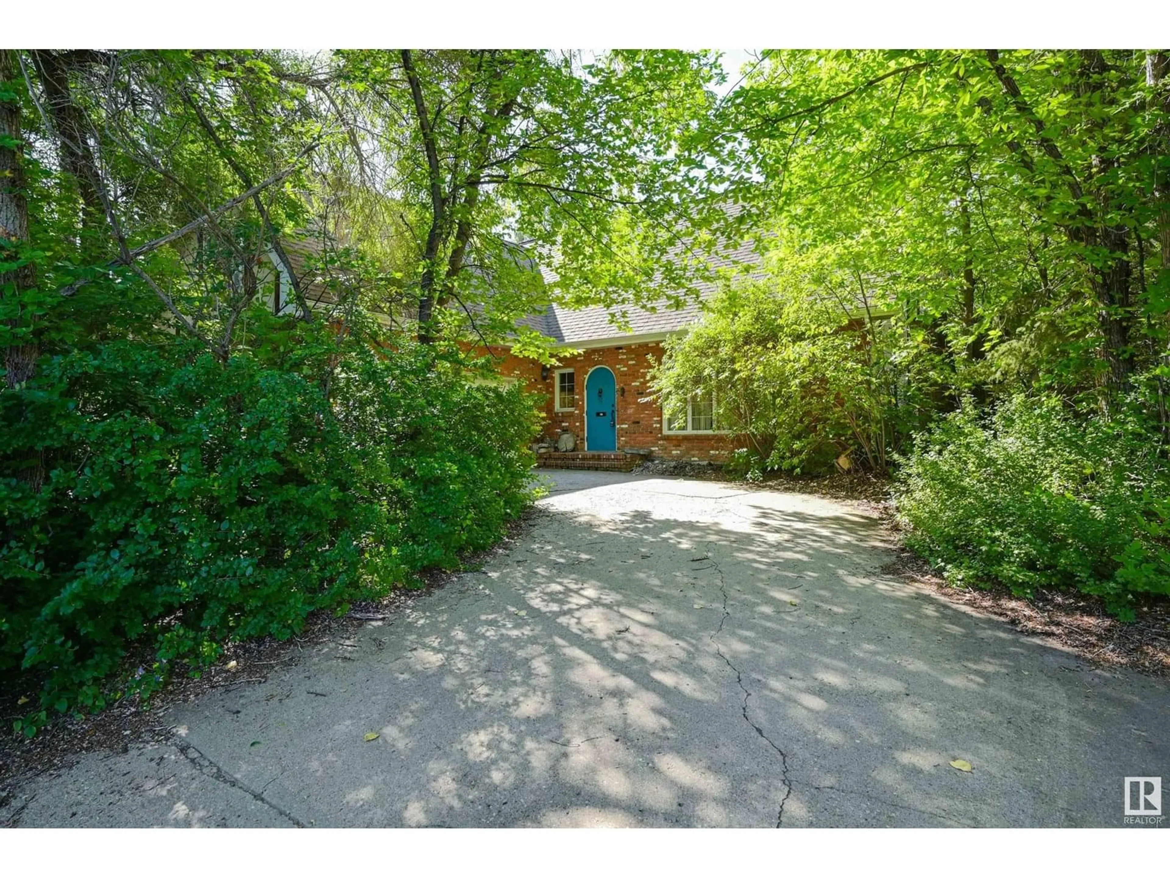 A pic from outside/outdoor area/front of a property/back of a property/a pic from drone, street for 50 VALLEYVIEW CR, Edmonton Alberta T5R5J8