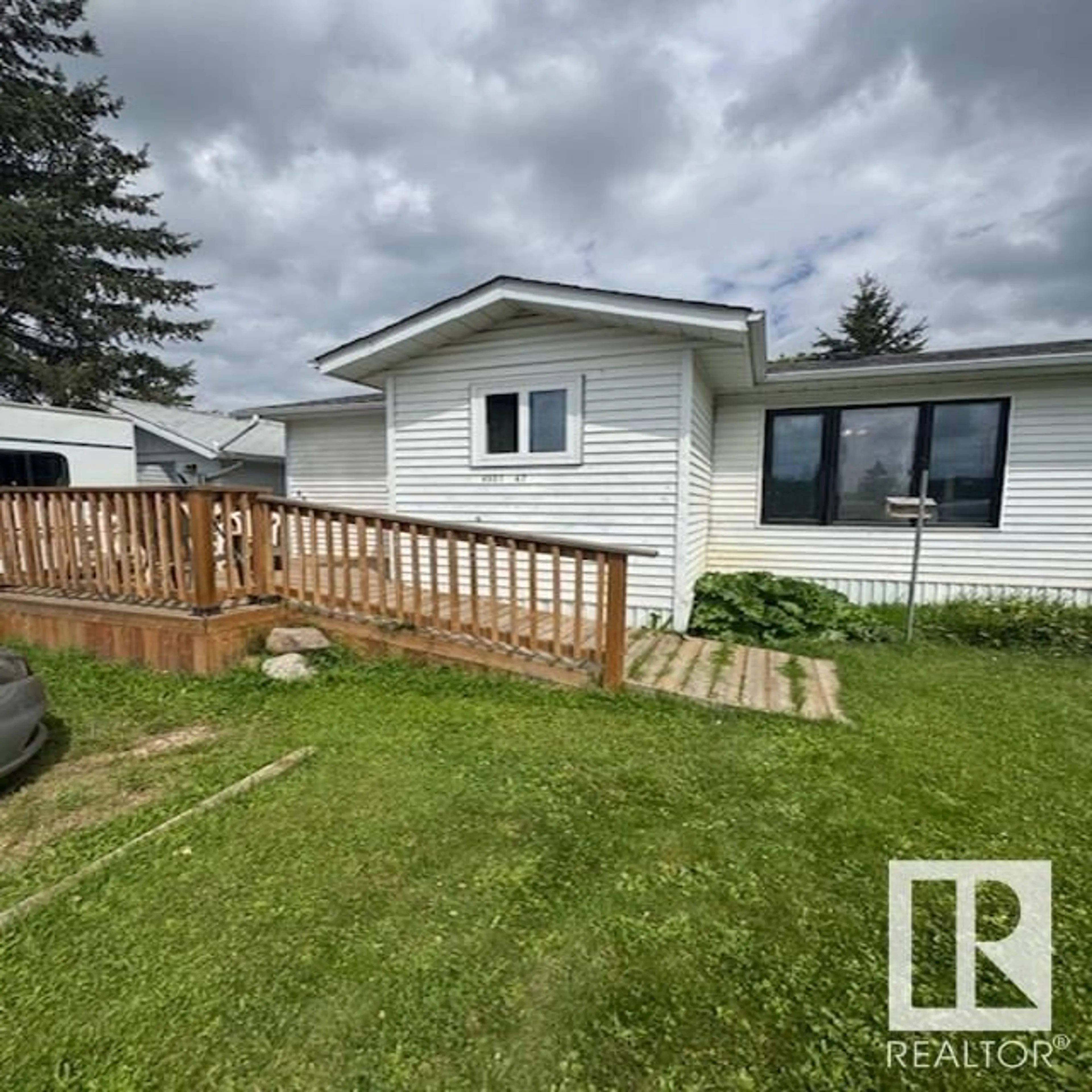 Home with vinyl exterior material, unknown for 4531 47 ST, Rural Lac Ste. Anne County Alberta T0E0A0
