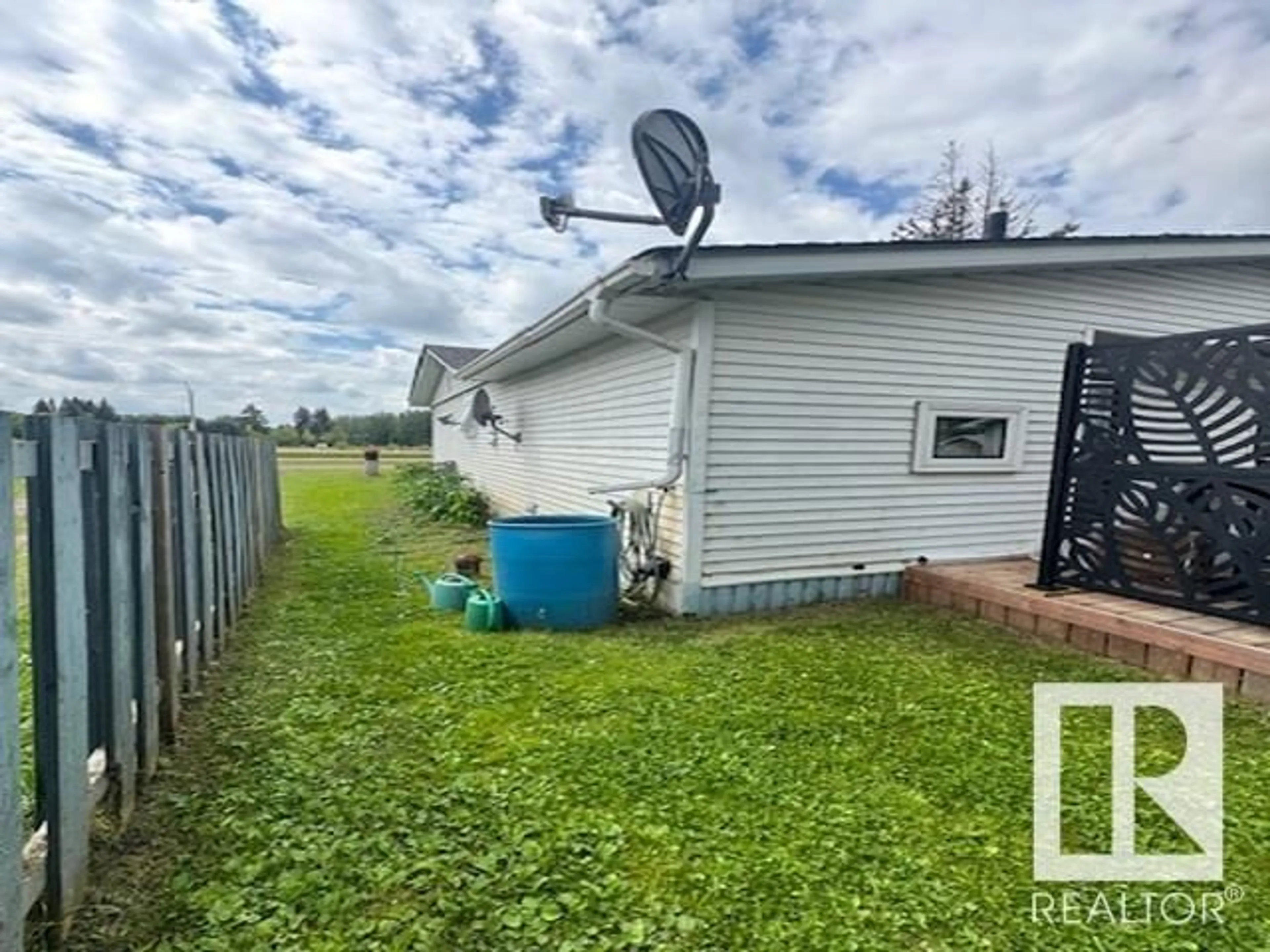 Shed for 4531 47 ST, Rural Lac Ste. Anne County Alberta T0E0A0