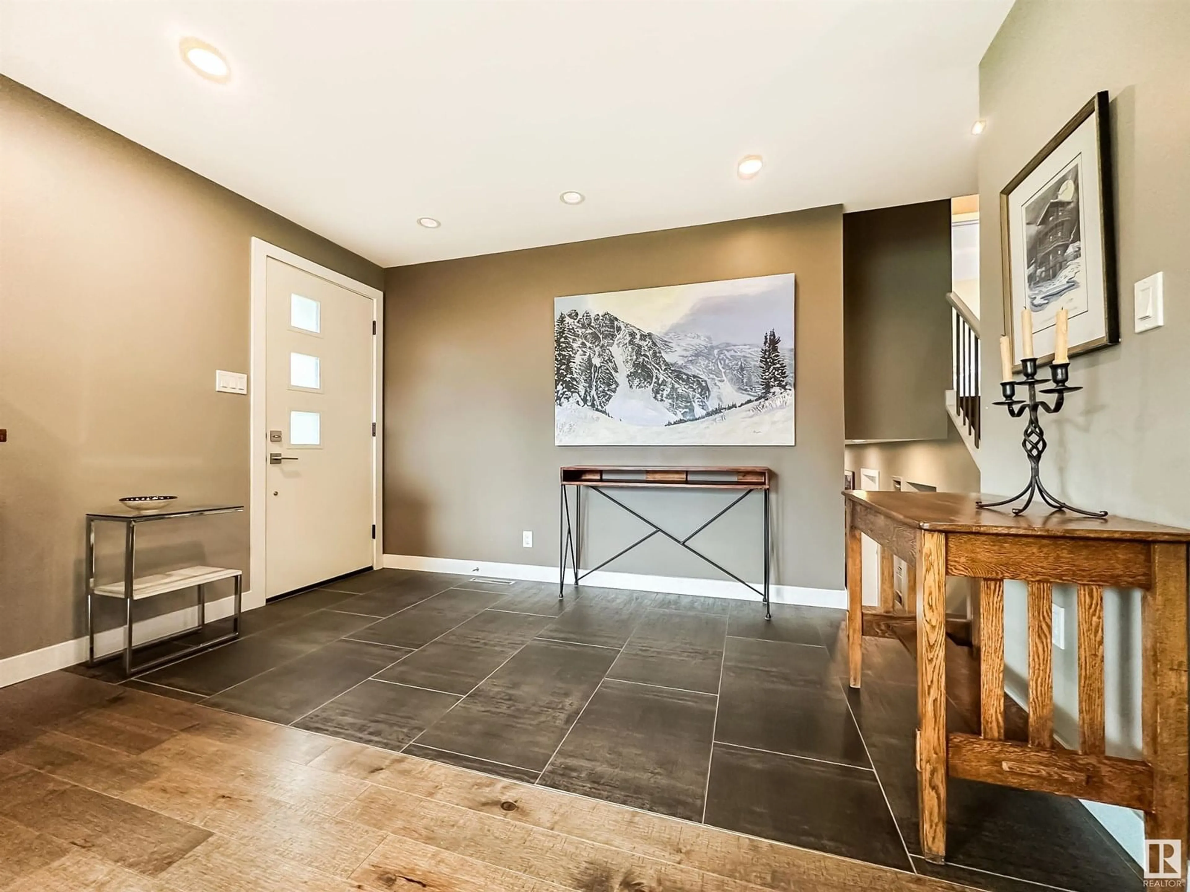 Indoor entryway for NW - 13908 86 AV, Edmonton Alberta T5R4A9