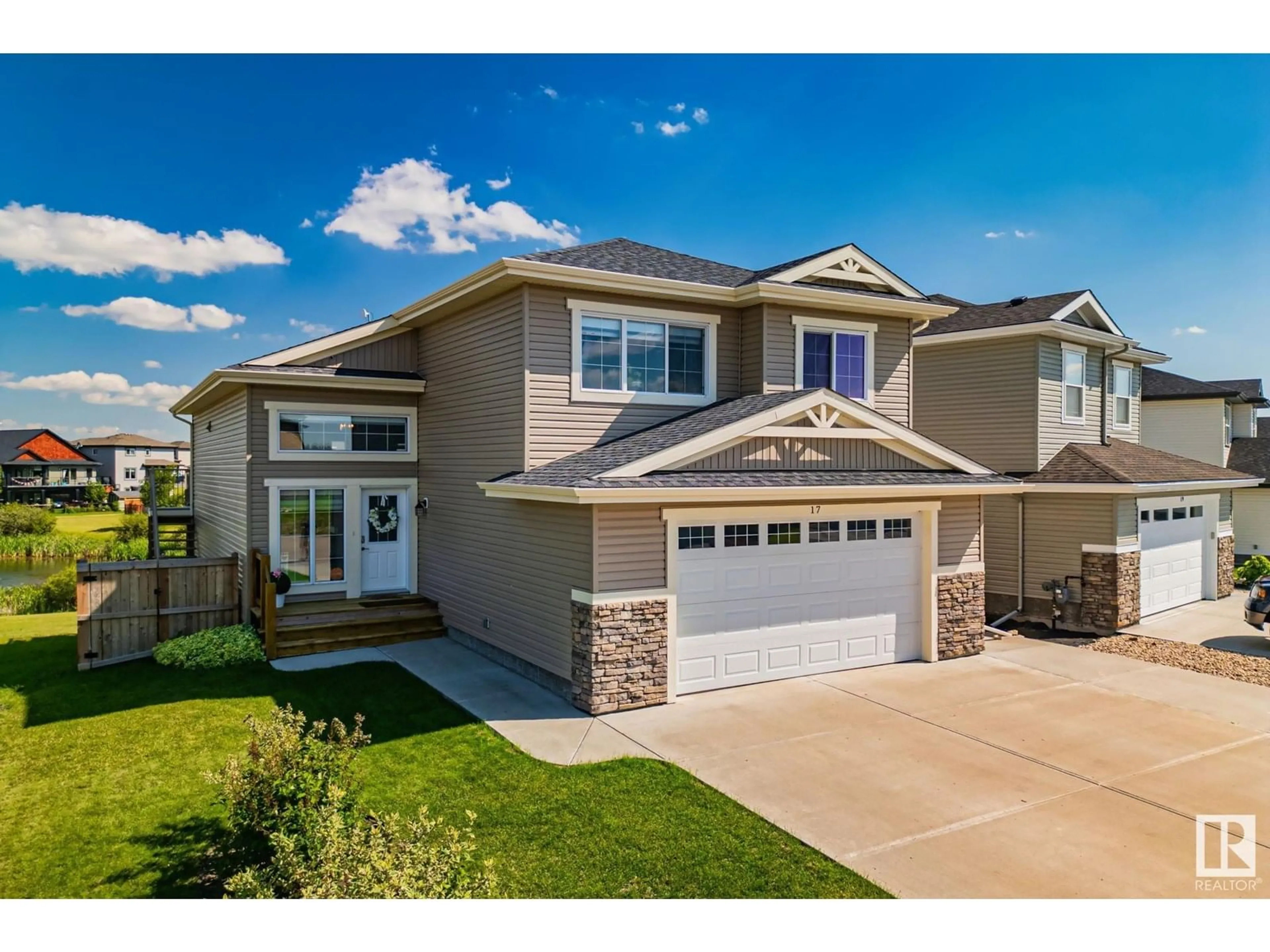 Home with vinyl exterior material, street for 17 SOUTHBRIDGE DR, Calmar Alberta T0C0V0