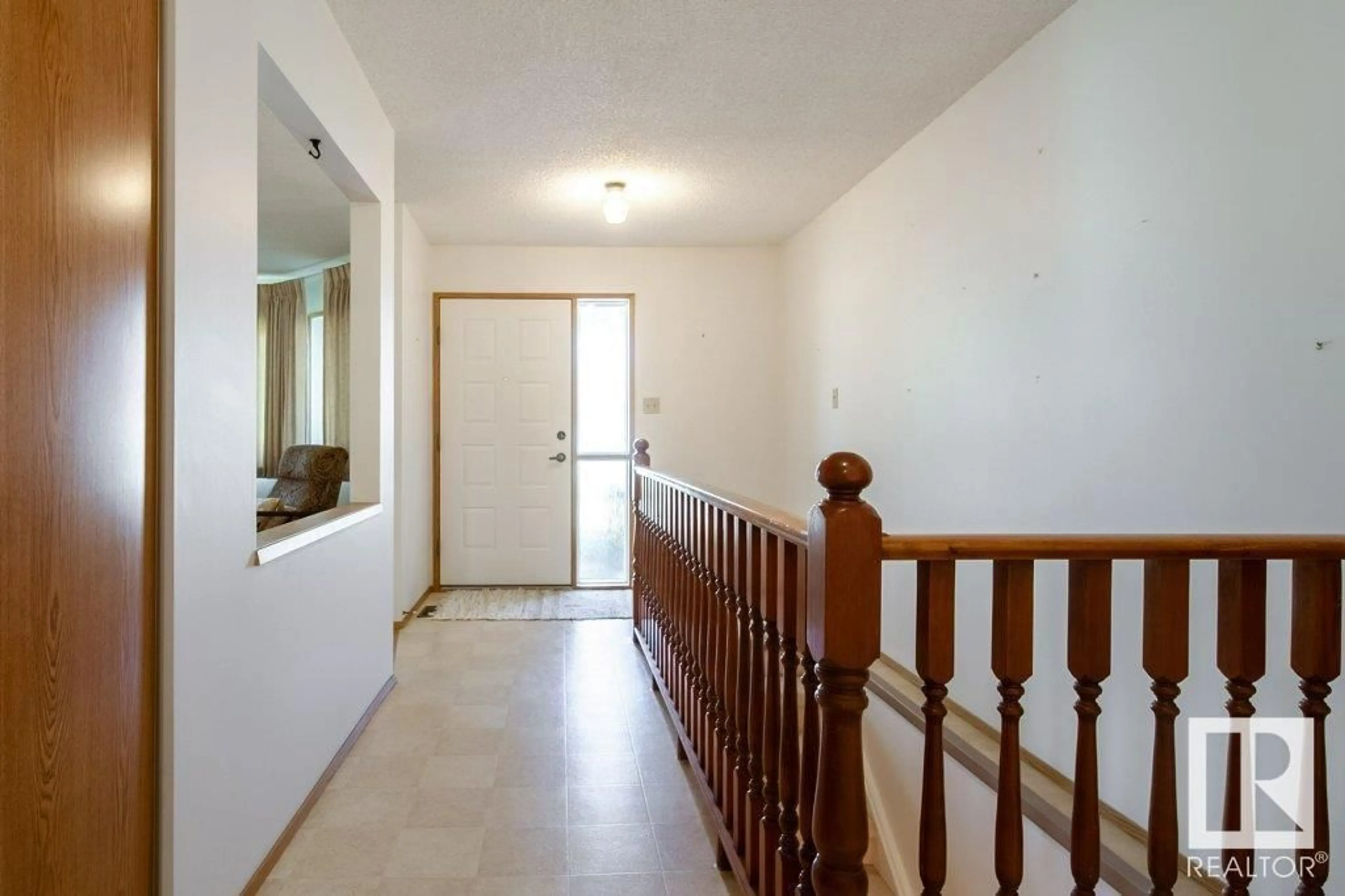 Indoor foyer for 10686 153 AVE, Edmonton Alberta T5X5S1