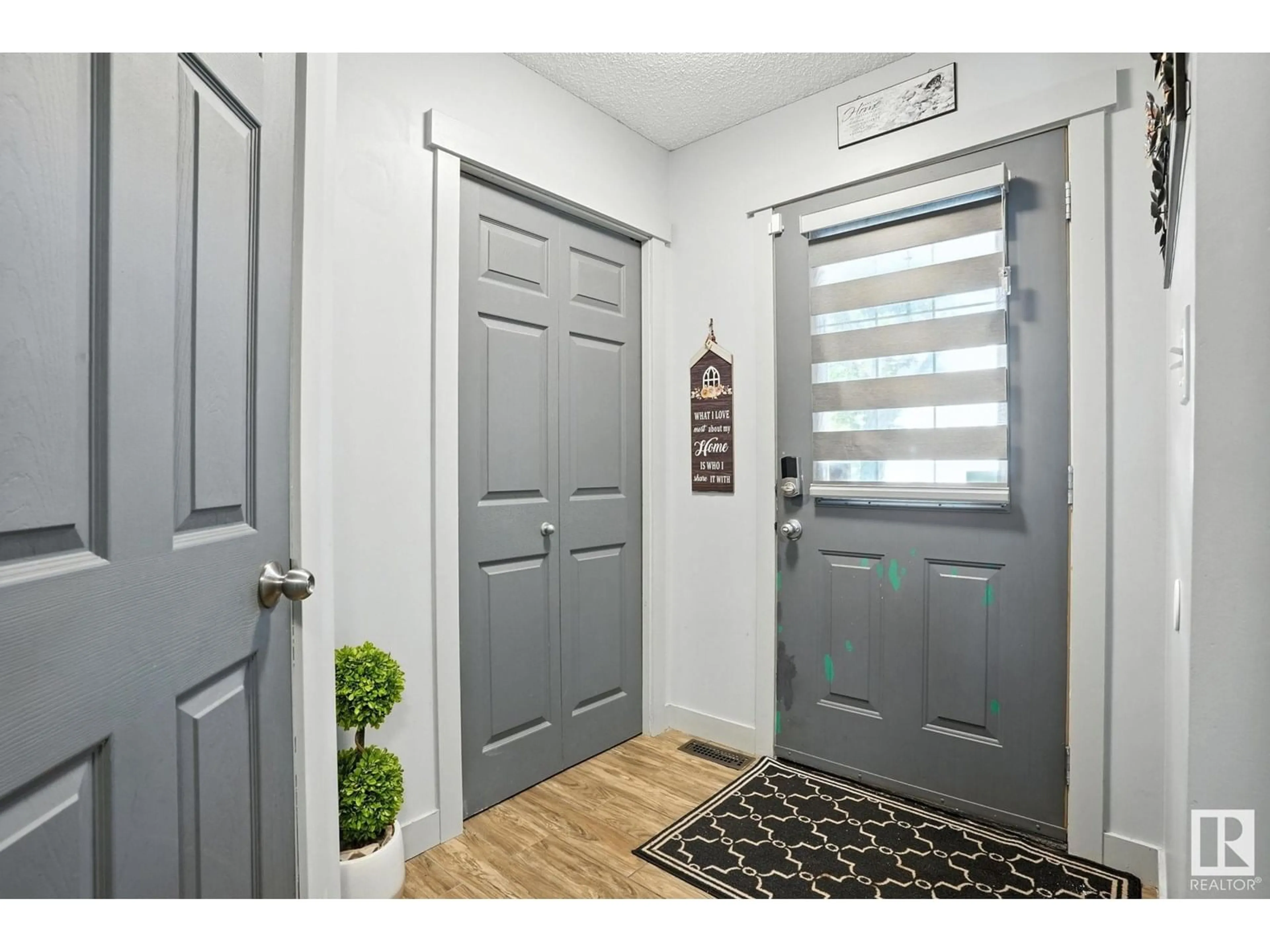 Indoor entryway for 2021 - 89 GRANTHAM CO, Edmonton Alberta T5T6V7