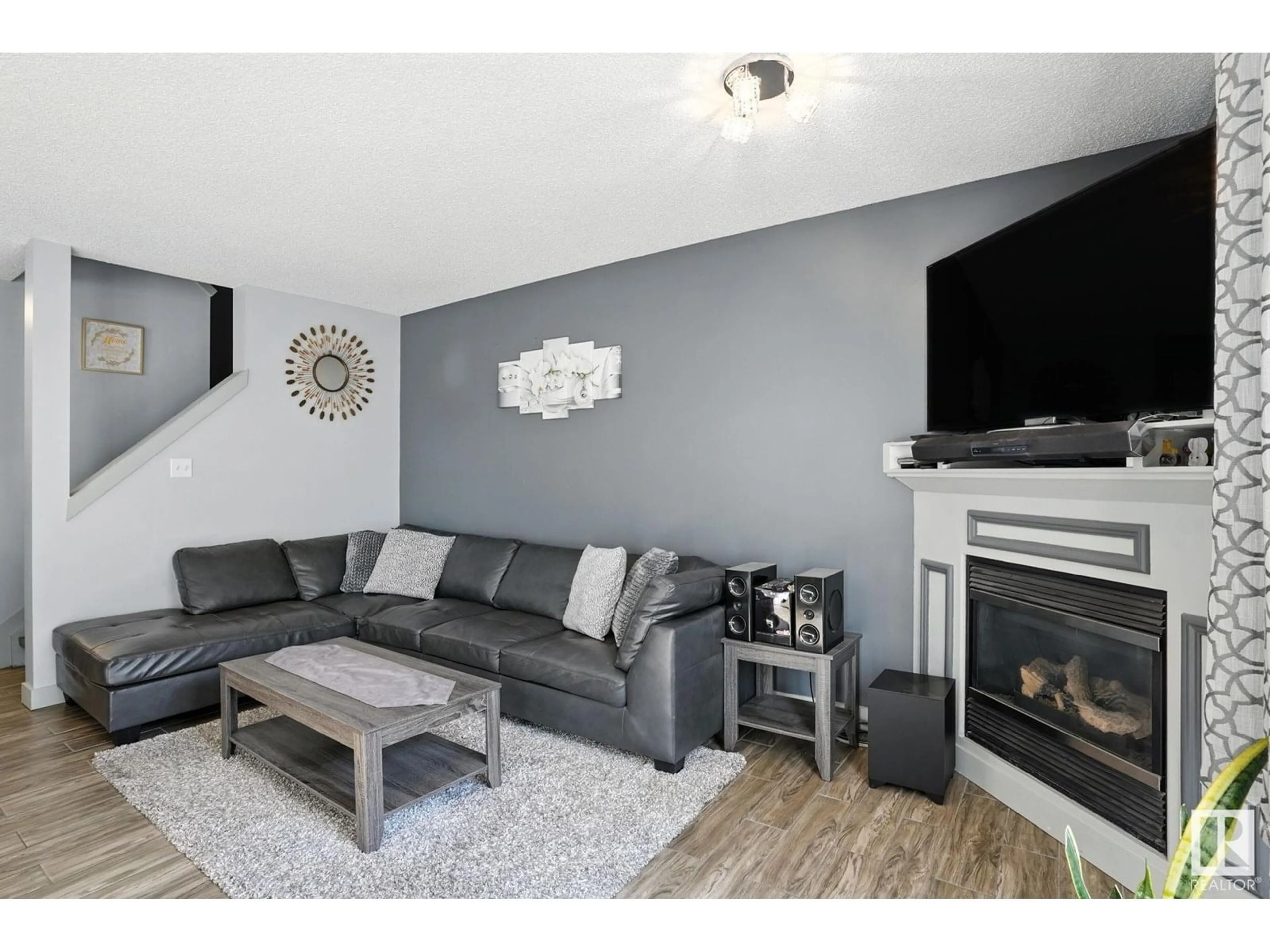Living room with furniture, wood/laminate floor for 2021 - 89 GRANTHAM CO, Edmonton Alberta T5T6V7