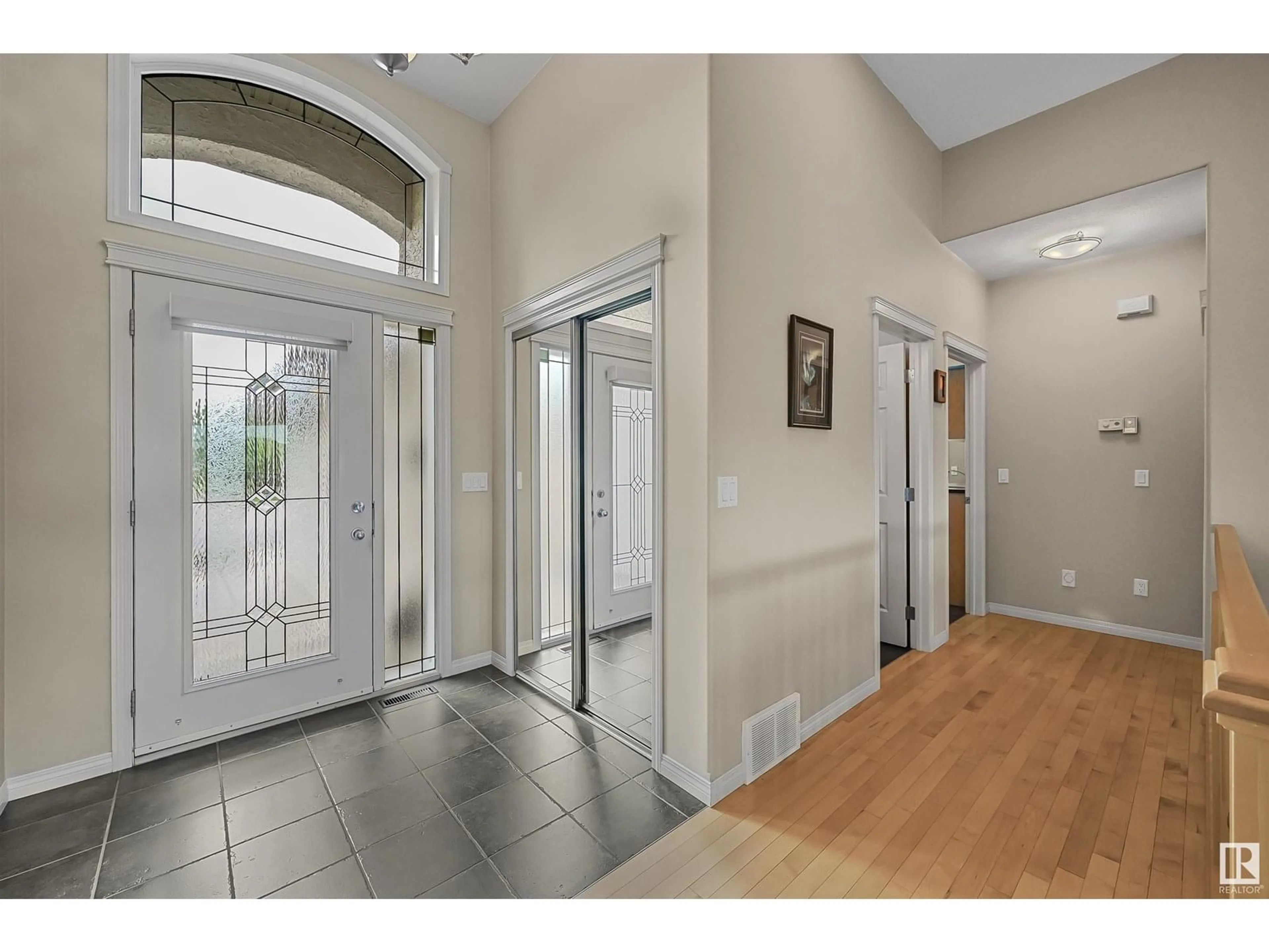 Indoor foyer for NW - 975 HOLLINGSWORTH BEND BN, Edmonton Alberta T6R3G7