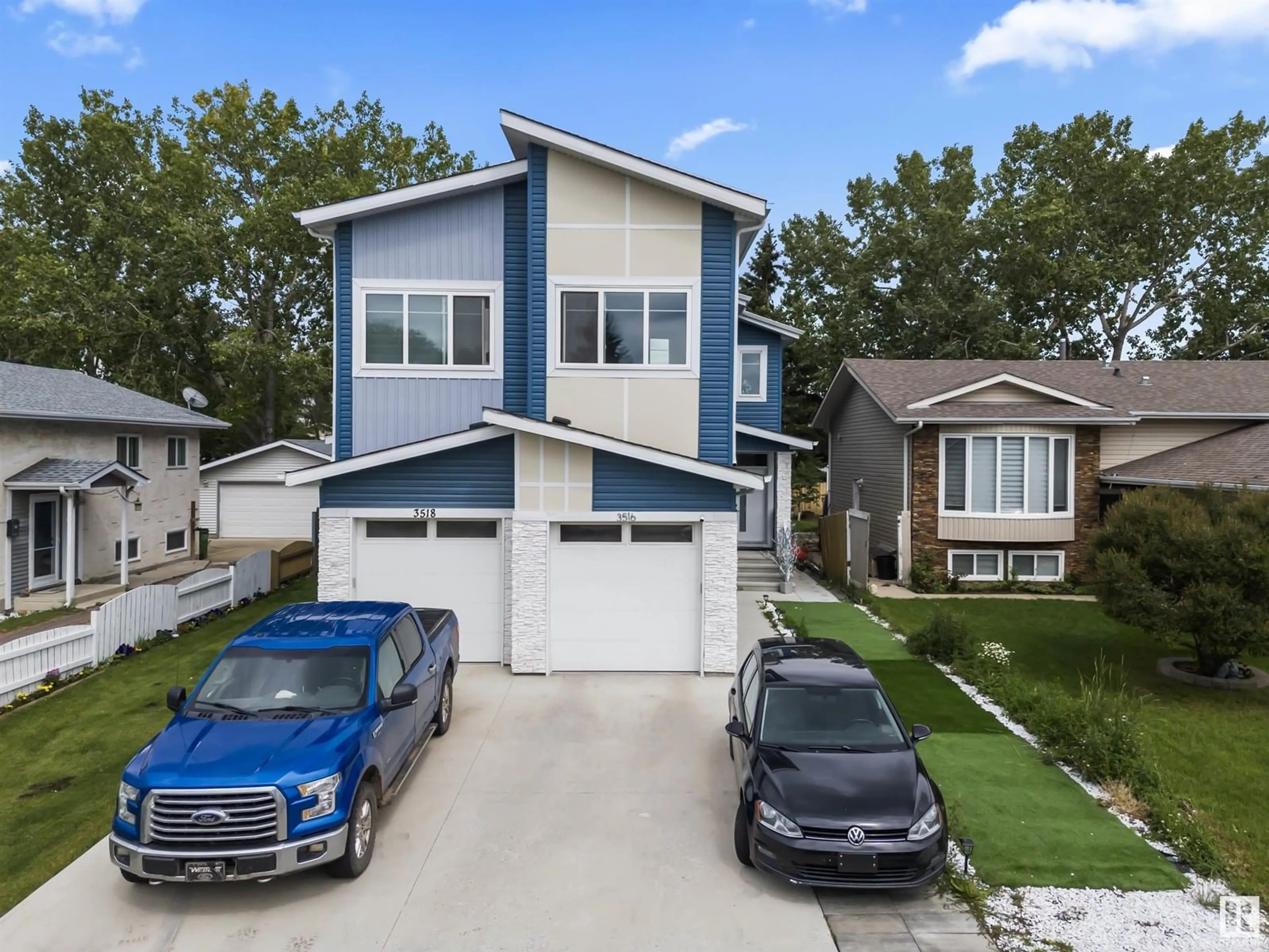Home with vinyl exterior material, street for 3516 33 AVE NW, Edmonton Alberta T6L5G6