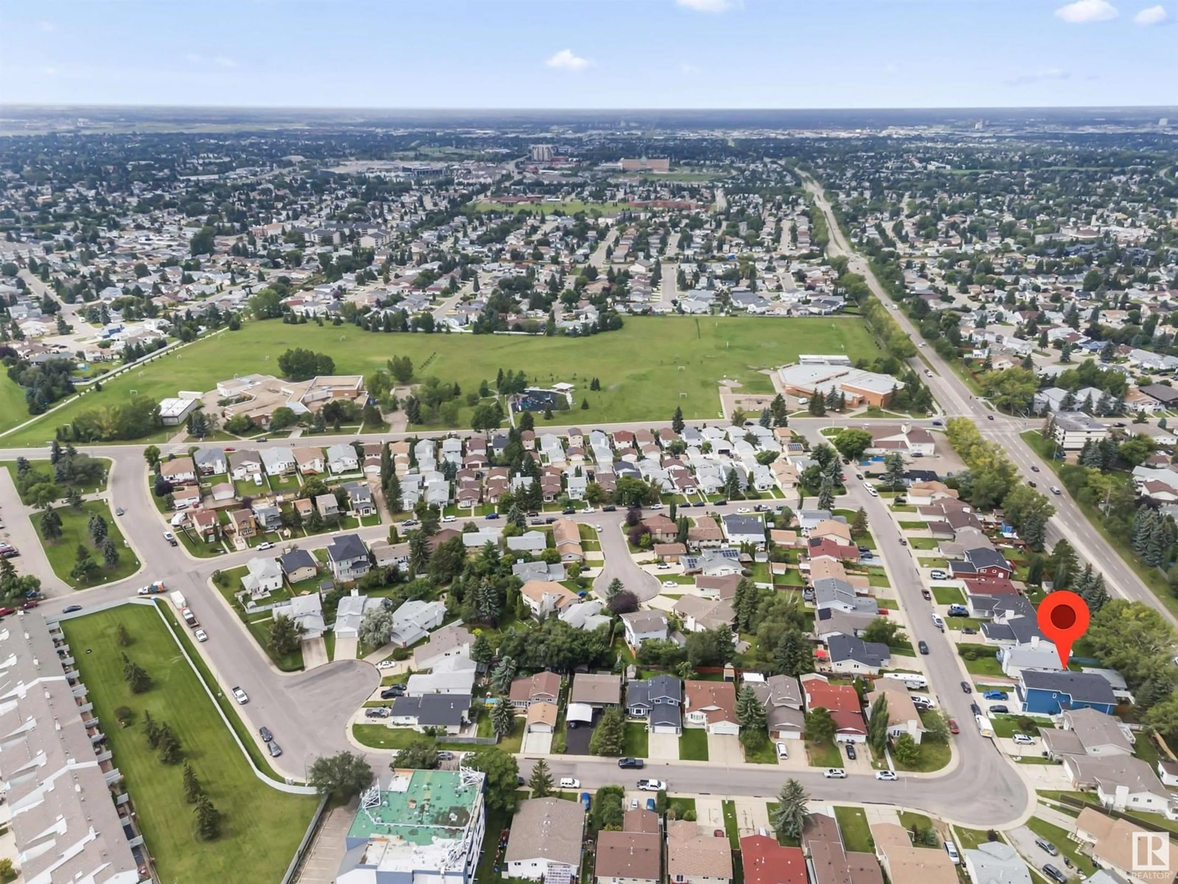 A pic from outside/outdoor area/front of a property/back of a property/a pic from drone, street for 3516 33 AVE NW, Edmonton Alberta T6L5G6