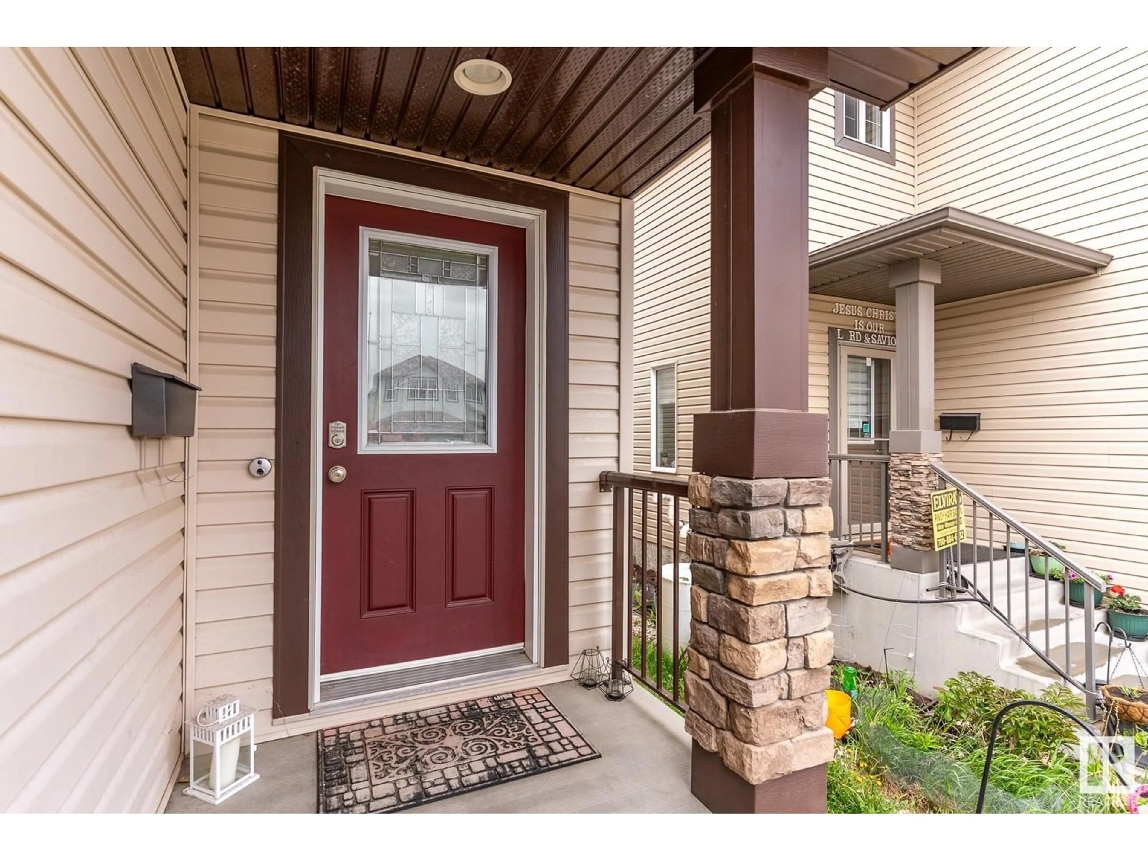 Indoor entryway for 17107 78 ST, Edmonton Alberta T5Z0E6