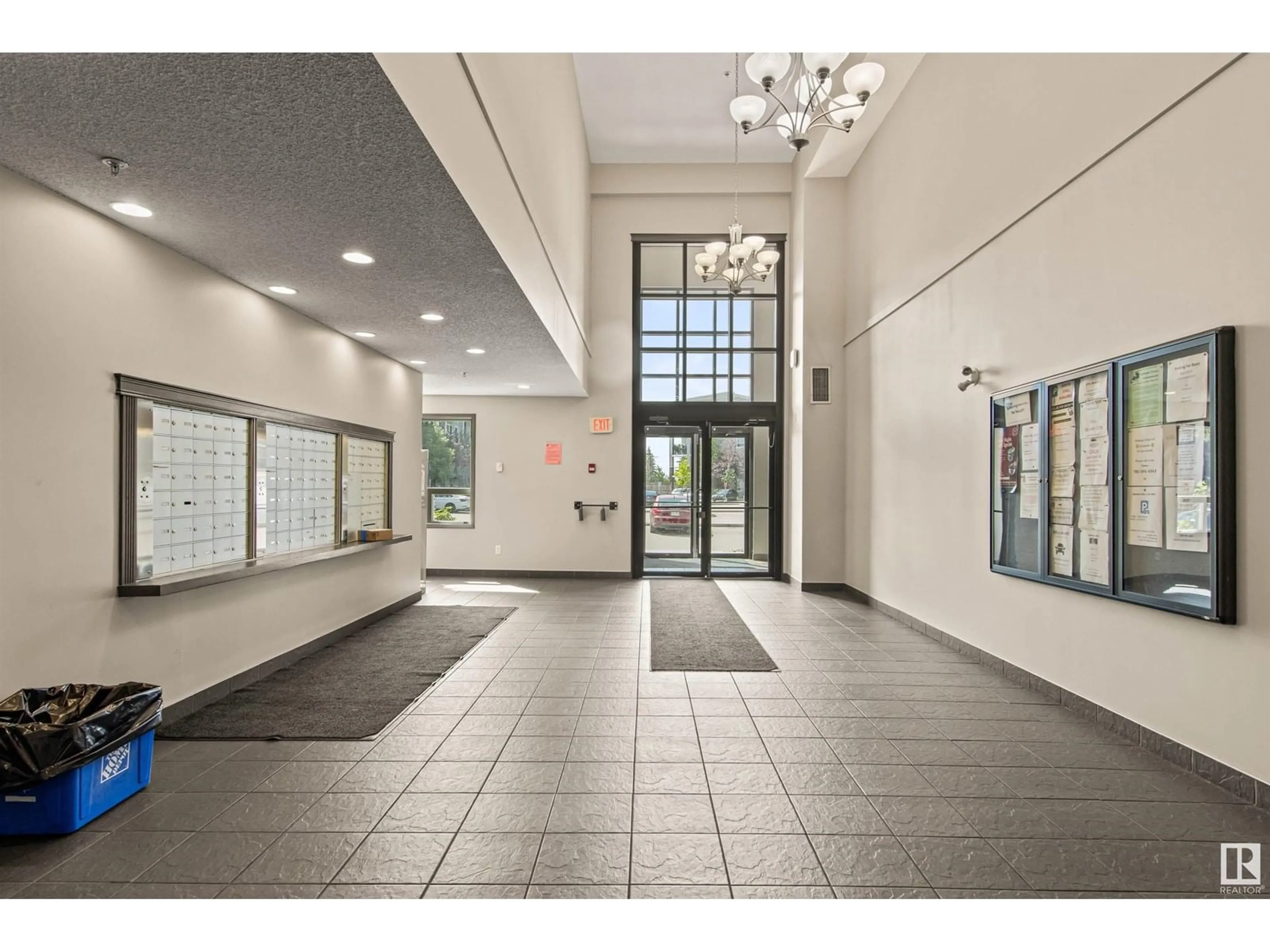 Indoor foyer for 9351 - 3217 SIMPSON DR, Edmonton Alberta T6R0W4
