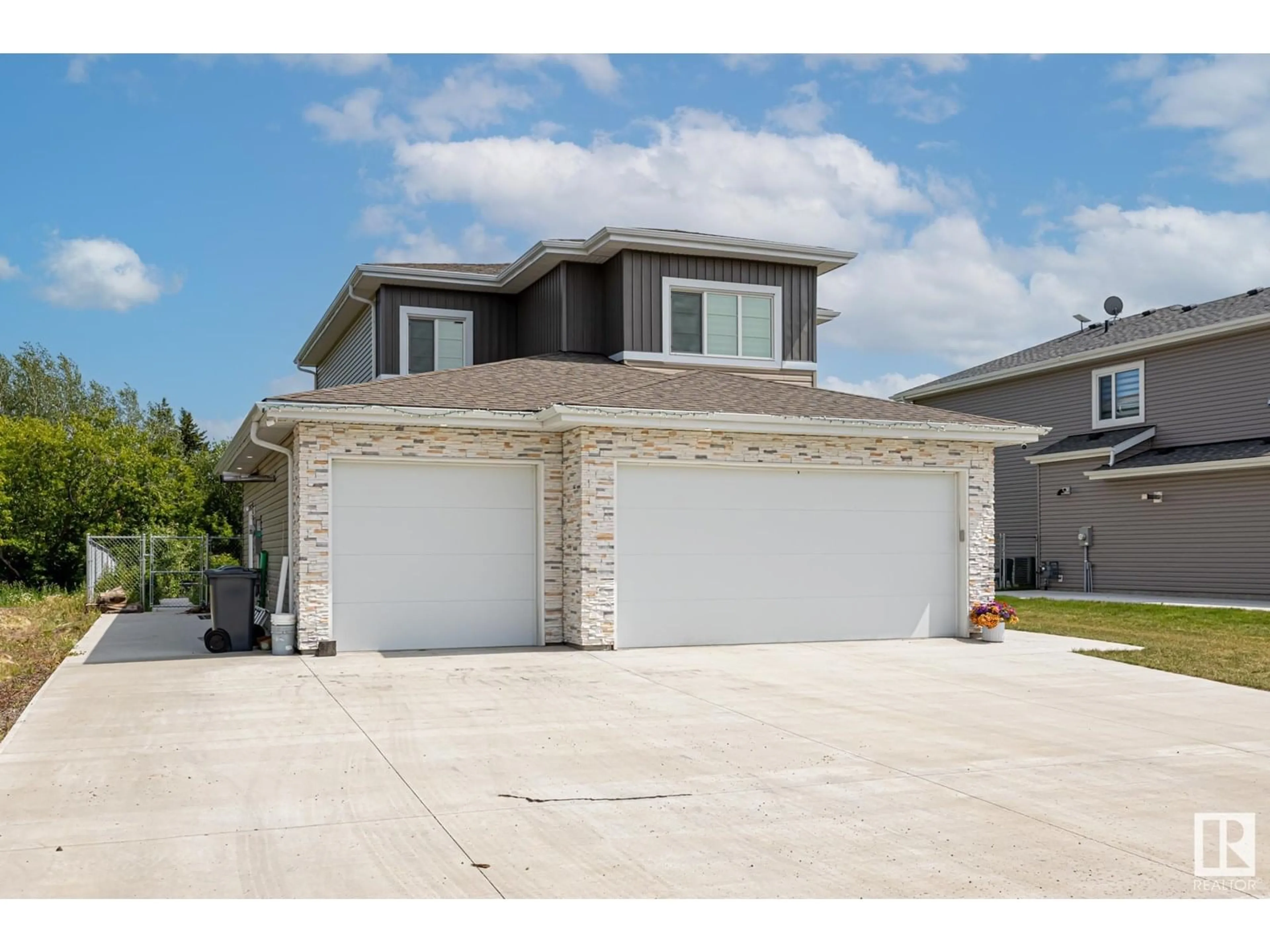 Home with vinyl exterior material, street for 55 - 5225 55 ST, Wabamun Alberta T0E2K0