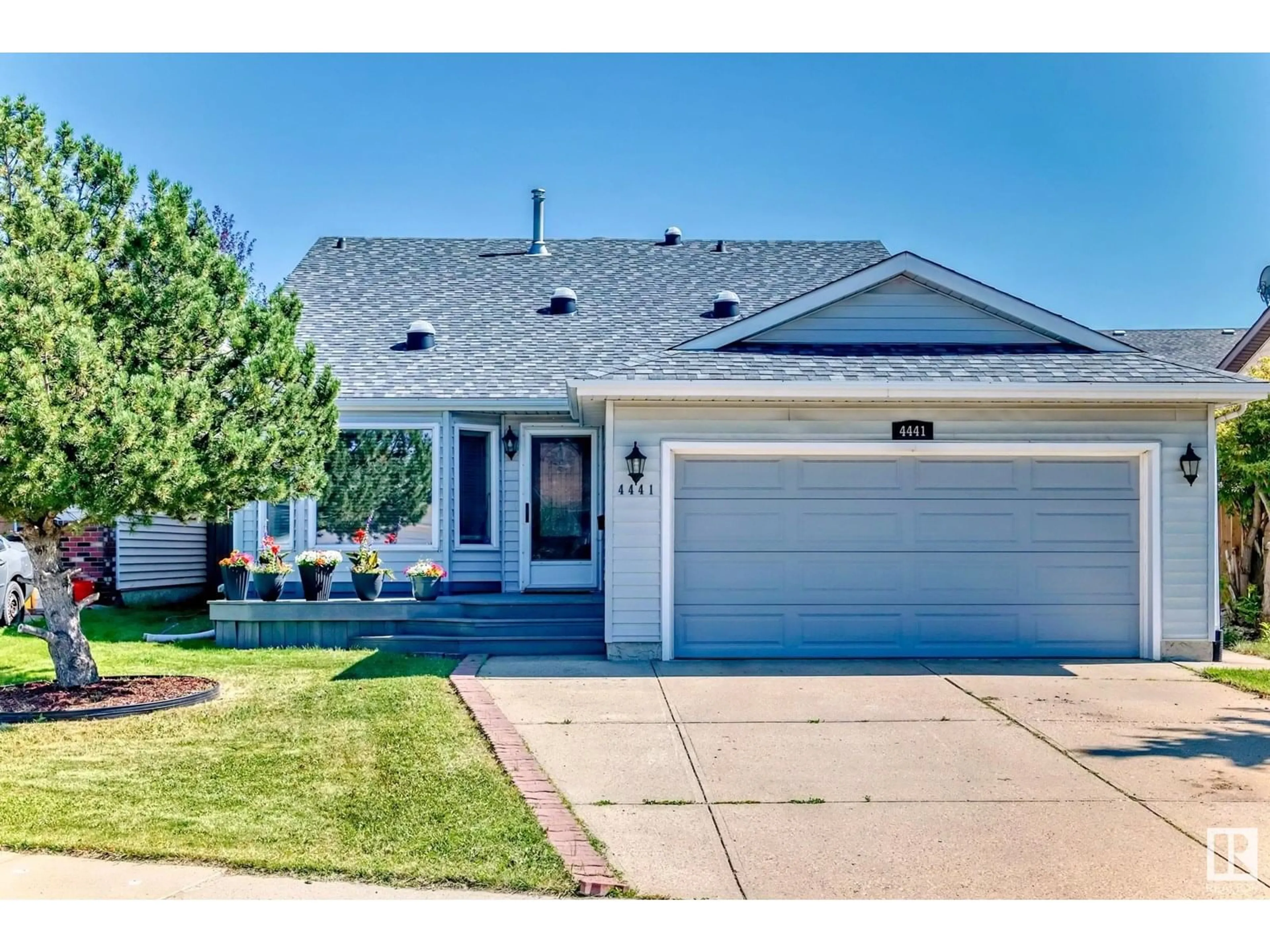 Home with vinyl exterior material, street for 4441 32 ST, Edmonton Alberta T6T1G5