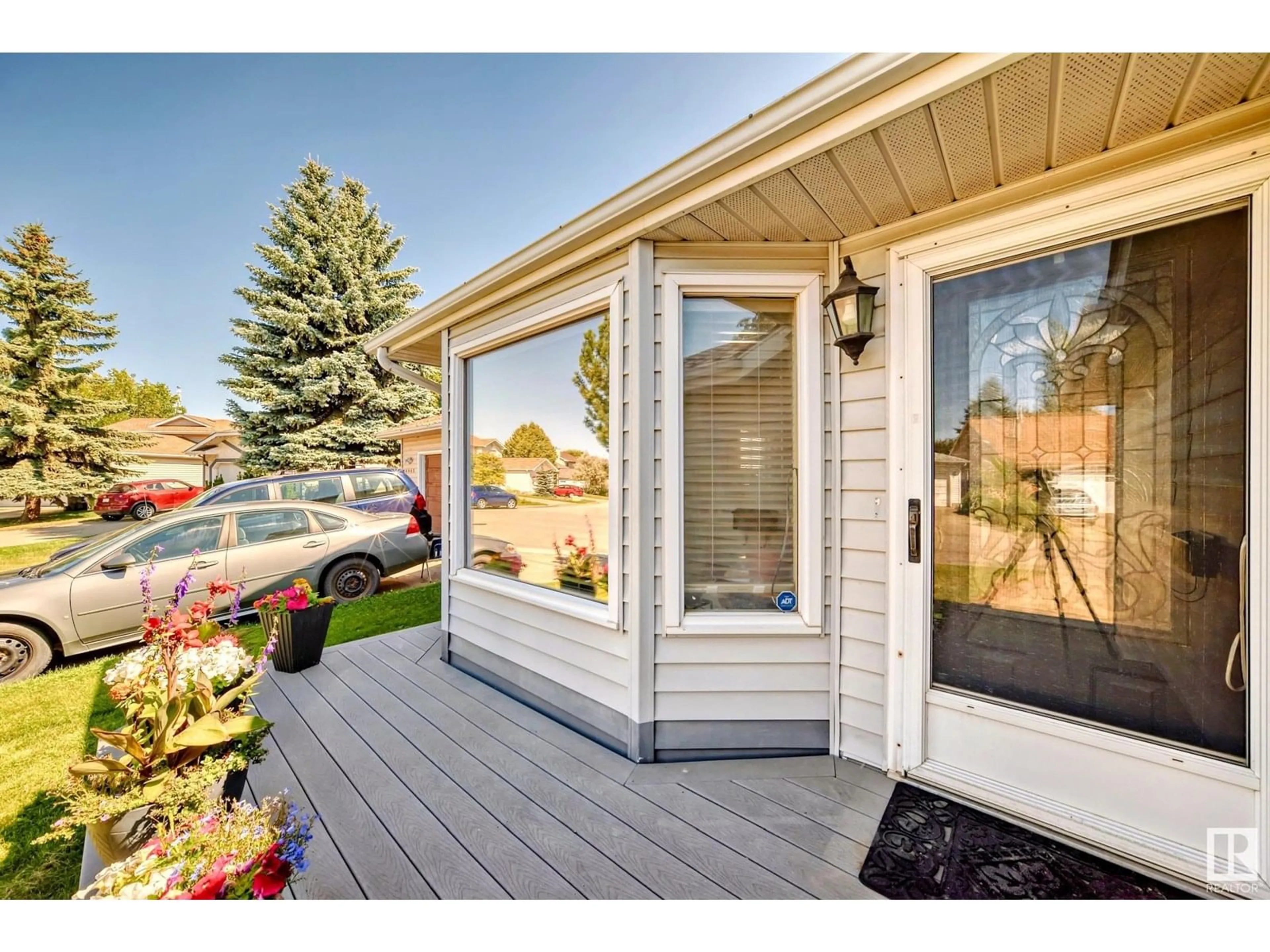 Home with vinyl exterior material, street for 4441 32 ST, Edmonton Alberta T6T1G5
