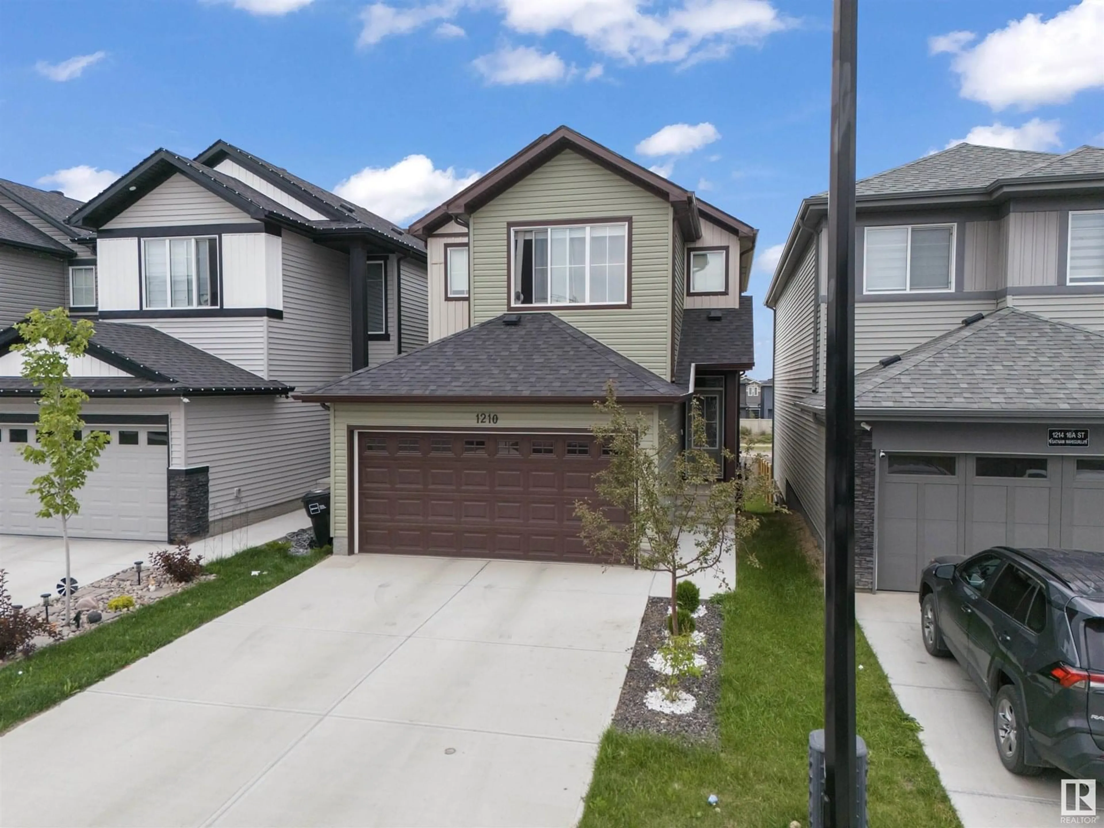 A pic from outside/outdoor area/front of a property/back of a property/a pic from drone, street for NW - 1210 16A ST, Edmonton Alberta T6T2S5